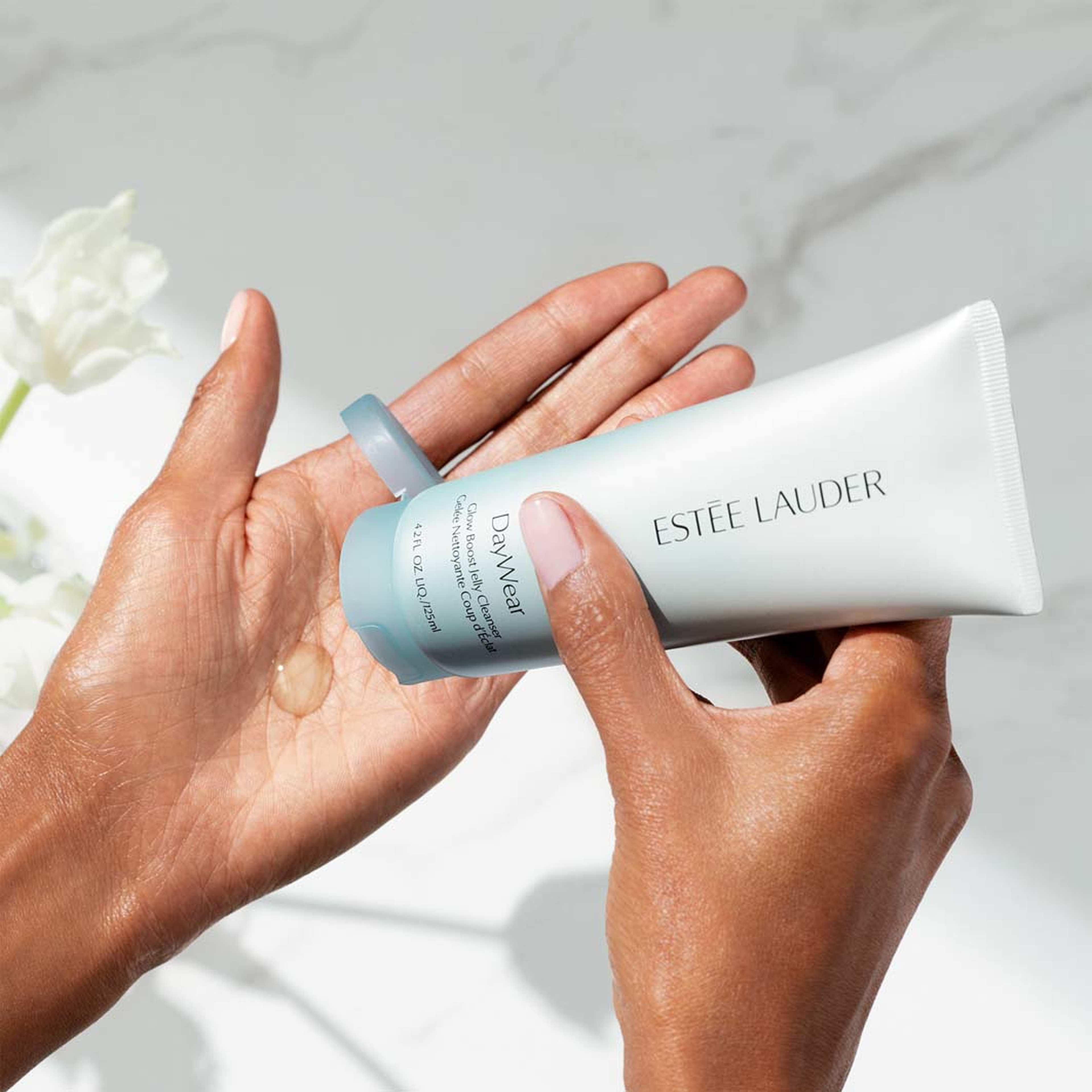 Daywear Glow Boost Jelly Cleanser, från Estée Lauder. Klicka för att öppna bilden i stort format