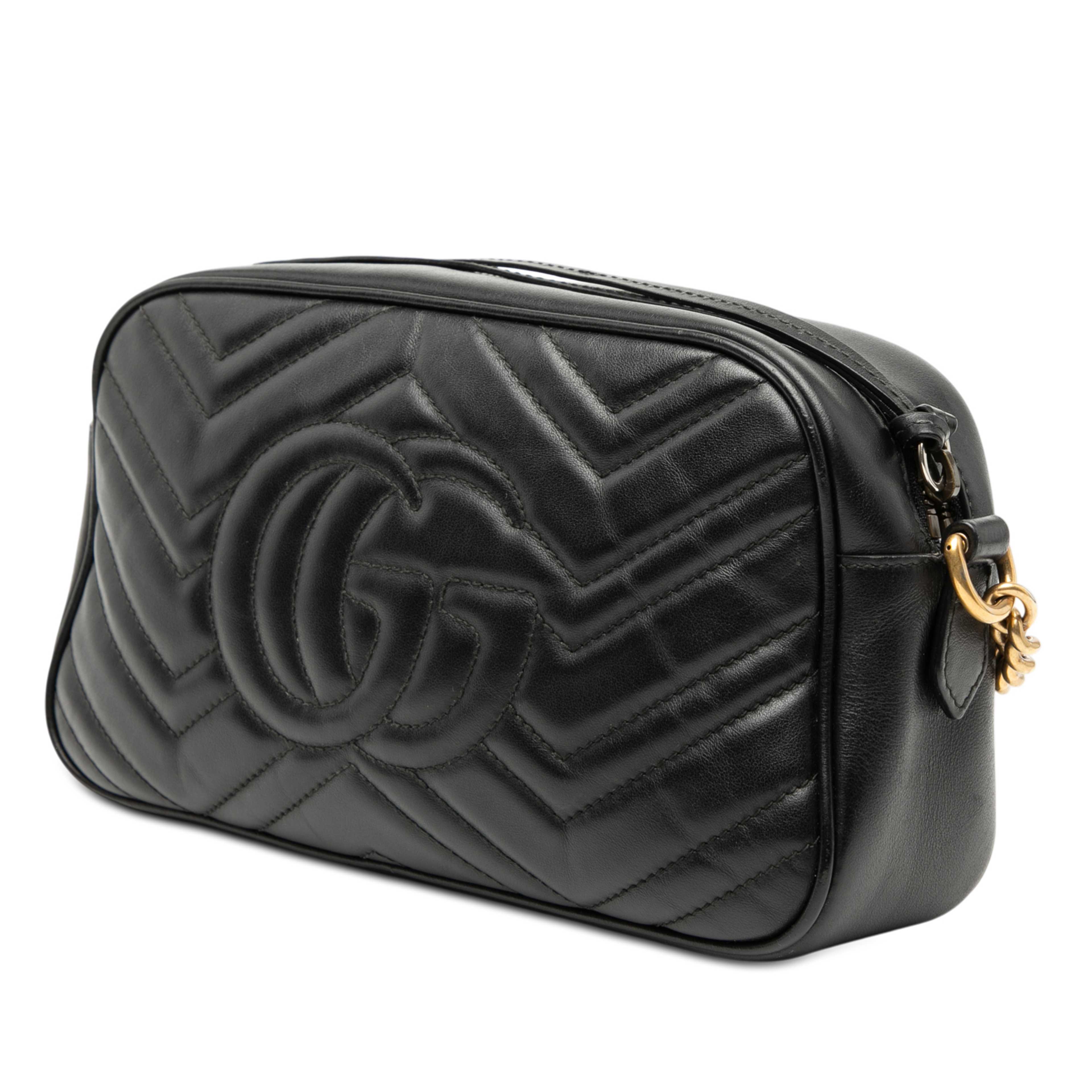 Gucci Small Gg Marmont Matelasse Leather Crossbody, från Luxclusif, i färgen black. Klicka för att öppna bilden i stort format