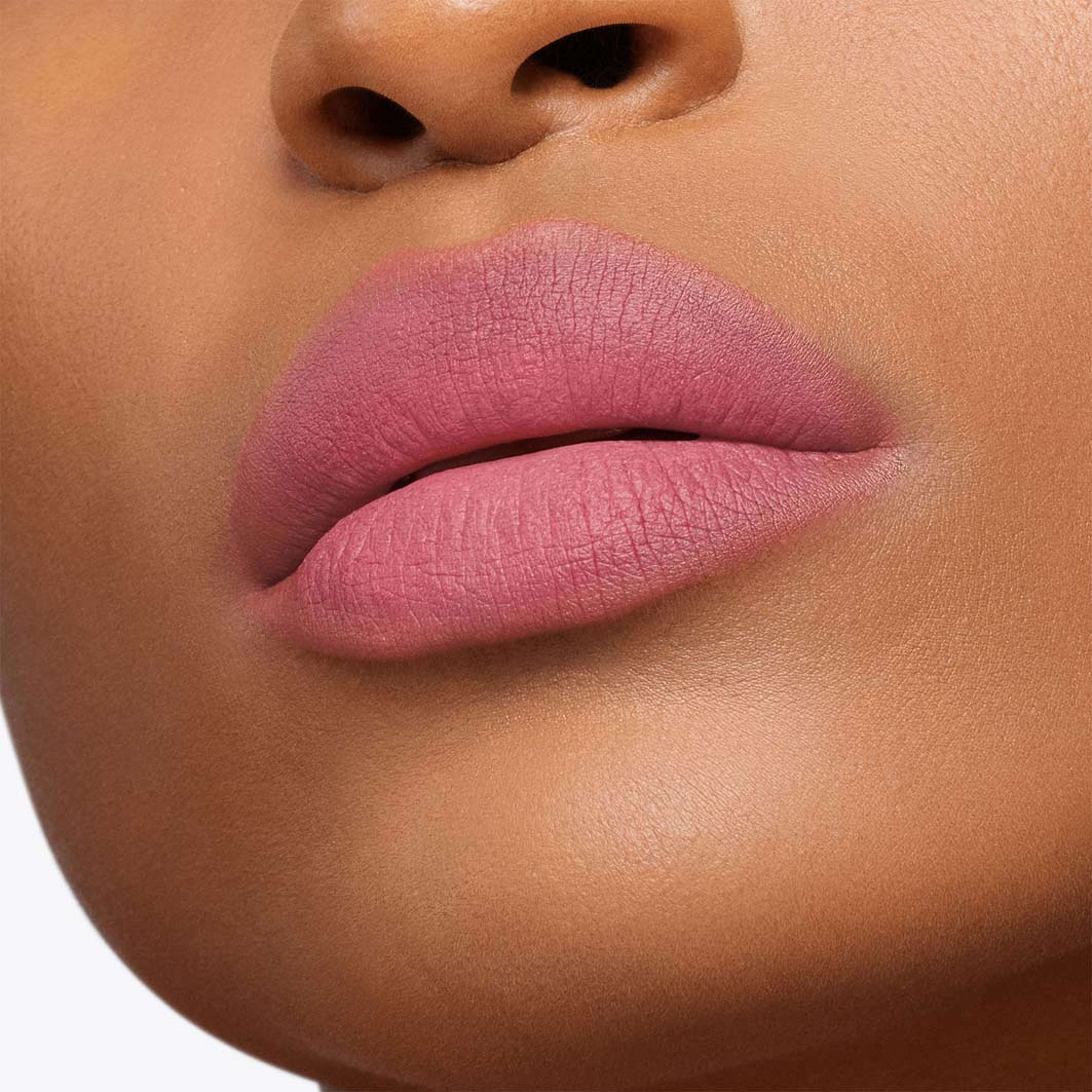 Liquid Lip Luxe Matte Lipstick, från Tom Ford, i färgen Casablanca. Klicka för att öppna bilden i stort format
