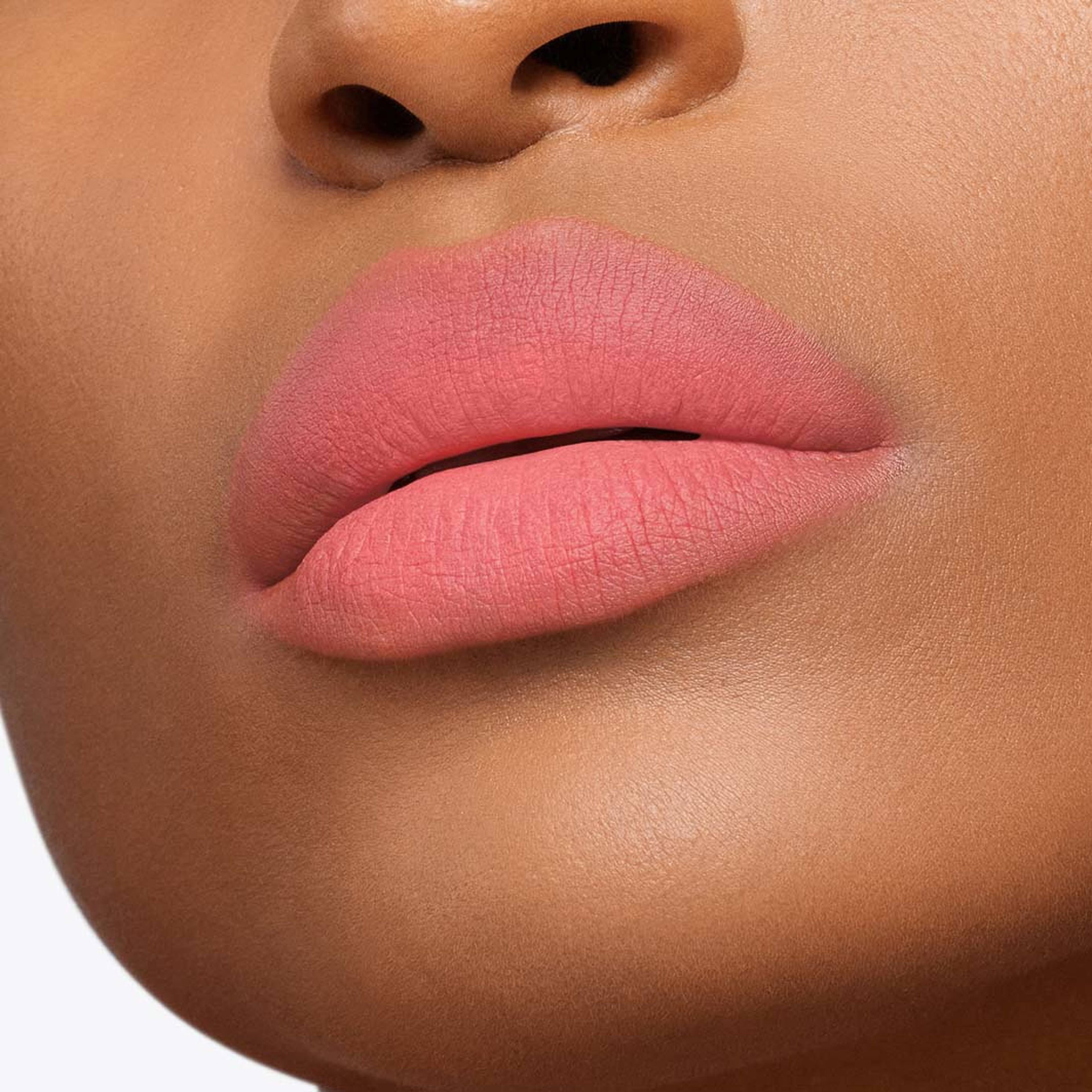 Liquid Lip Luxe Matte Lipstick, från Tom Ford, i färgen Coral Honey. Klicka för att öppna bilden i stort format