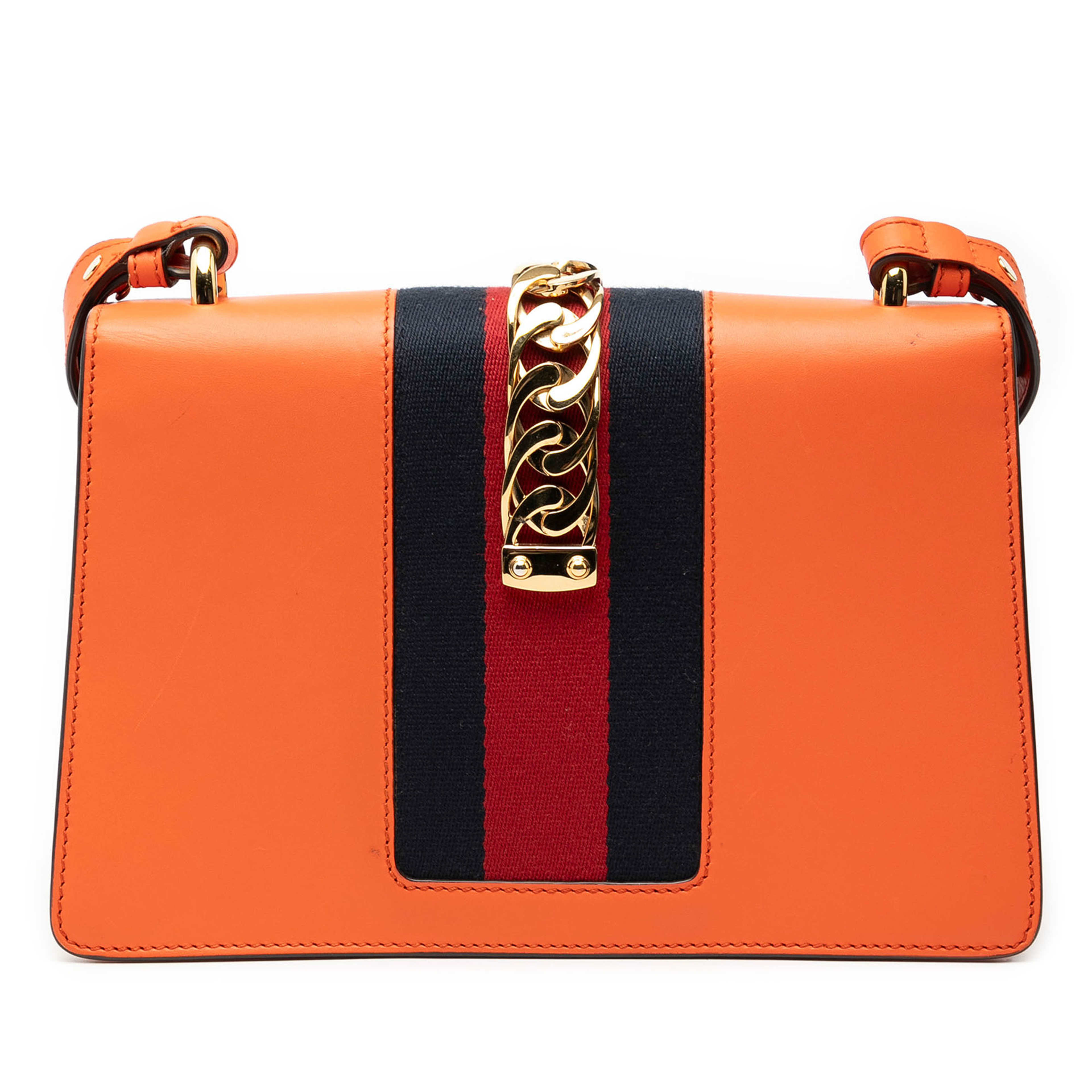 Gucci Small Leather Sylvie Web Satchel, från Luxclusif, i färgen orange. Klicka för att öppna bilden i stort format