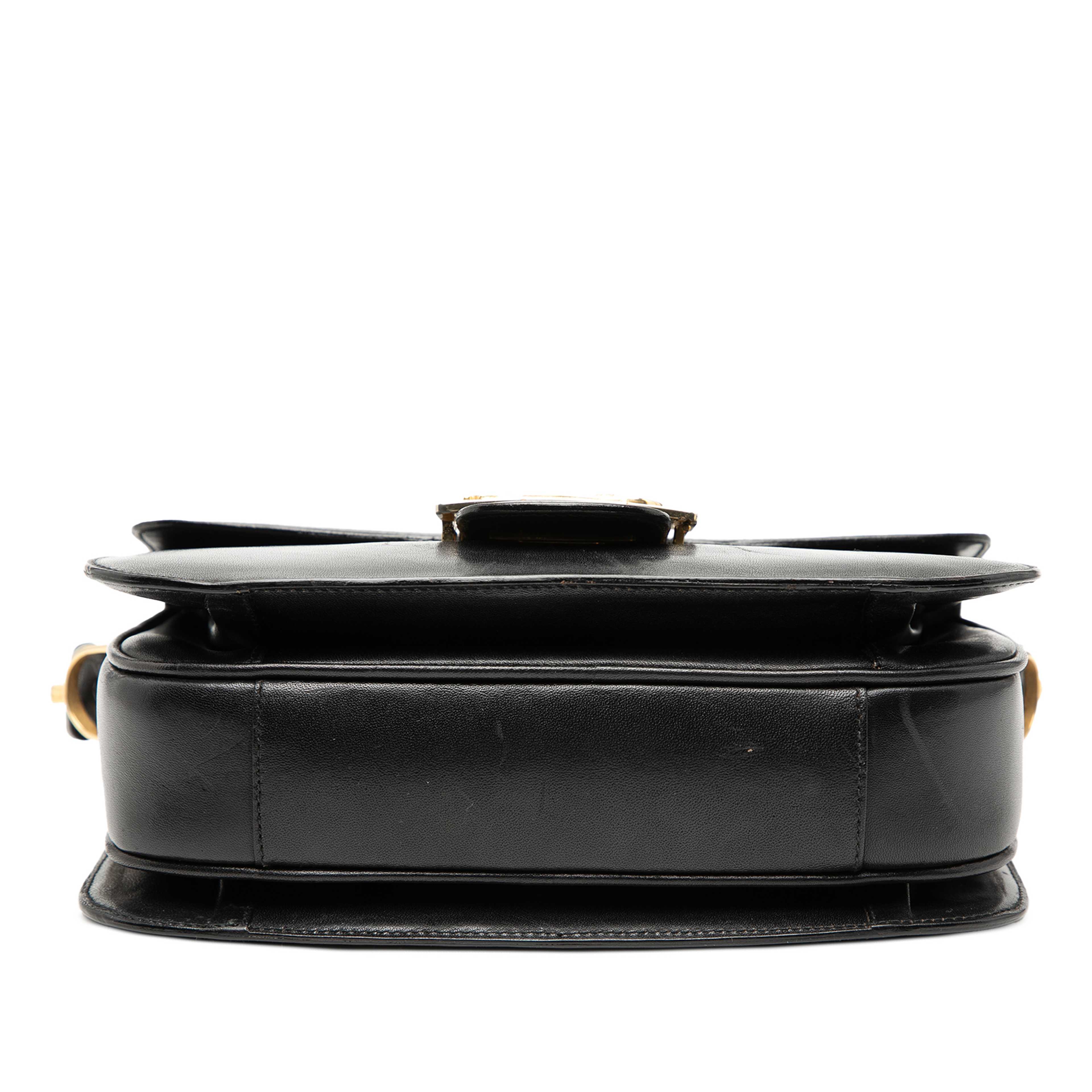 Celine Calfskin Horse Carriage Crossbody, från Luxclusif, i färgen black. Klicka för att öppna bilden i stort format