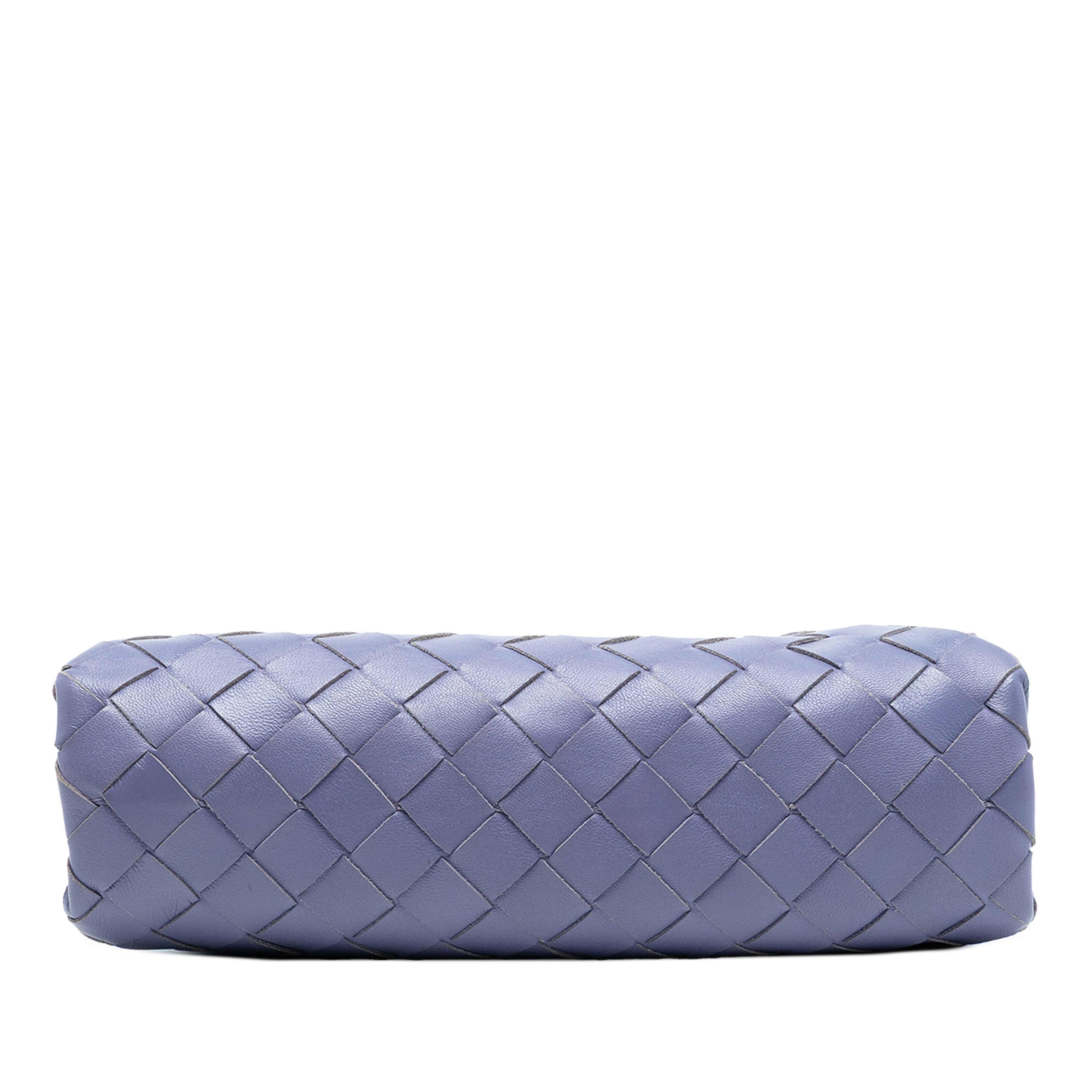 Bottega Veneta Nappa Intrecciato The Mini Pouch Crossbody, från Luxclusif, i färgen purple. Klicka för att öppna bilden i stort format