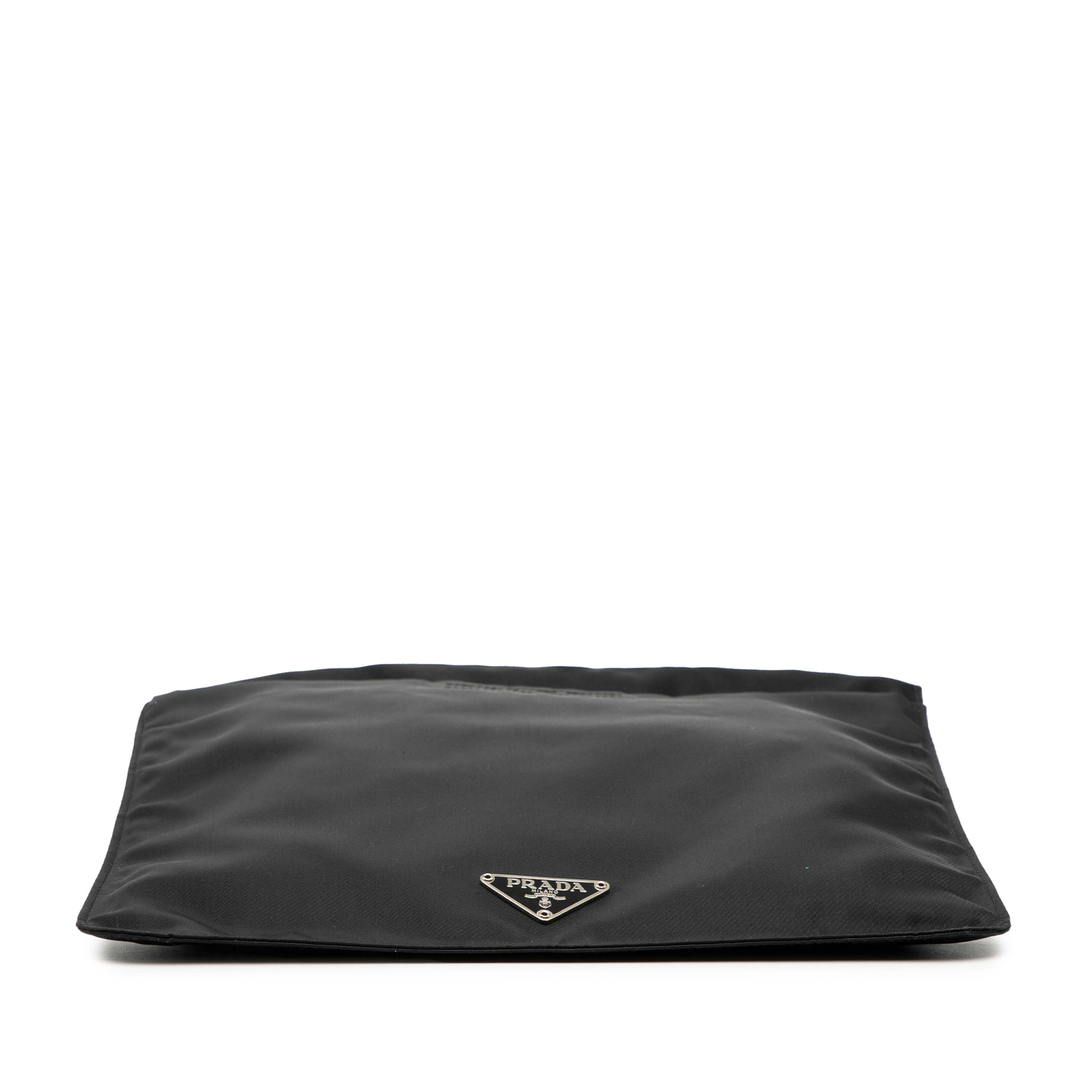 Prada Tessuto Zip Top Crossbody, från Luxclusif, i färgen black. Klicka för att öppna bilden i stort format