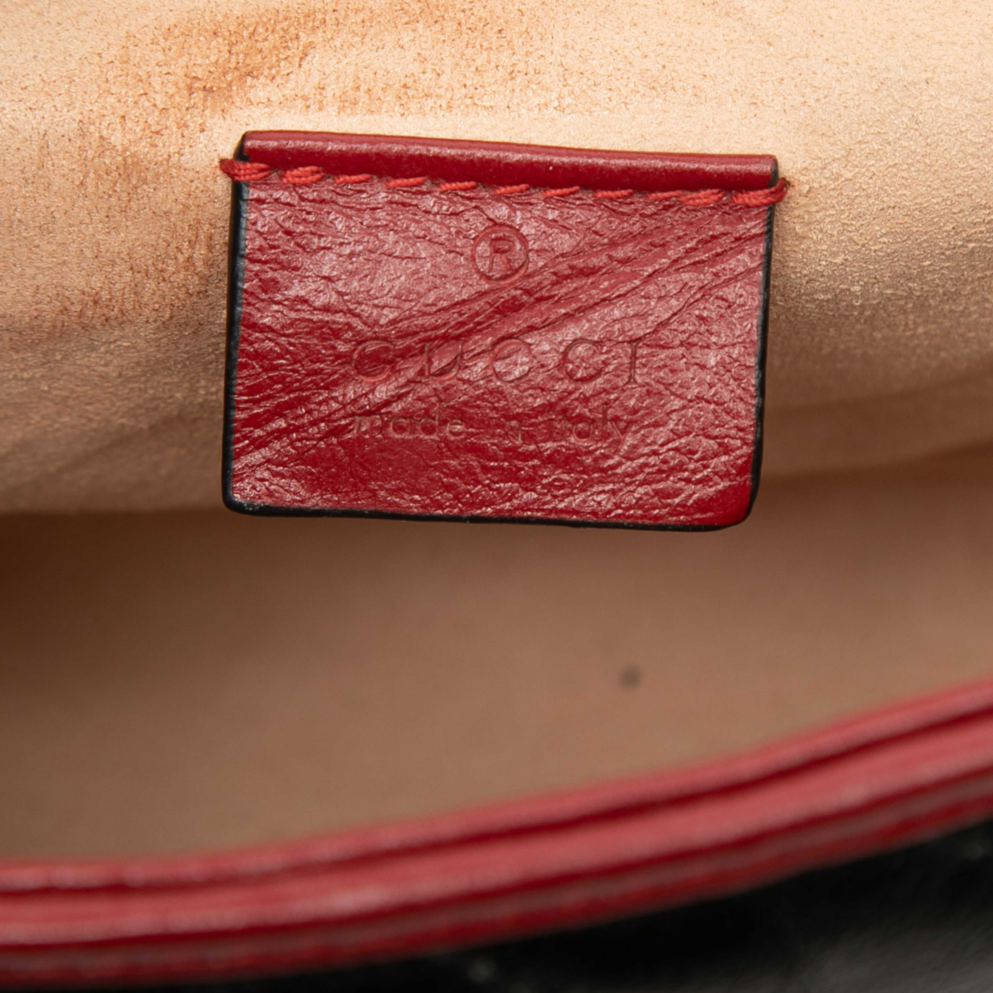 Gucci Mini Gg Marmont Matelasse Calfskin Torchon Top Handle Bag, från Luxclusif, i färgen black. Klicka för att öppna bilden i stort format