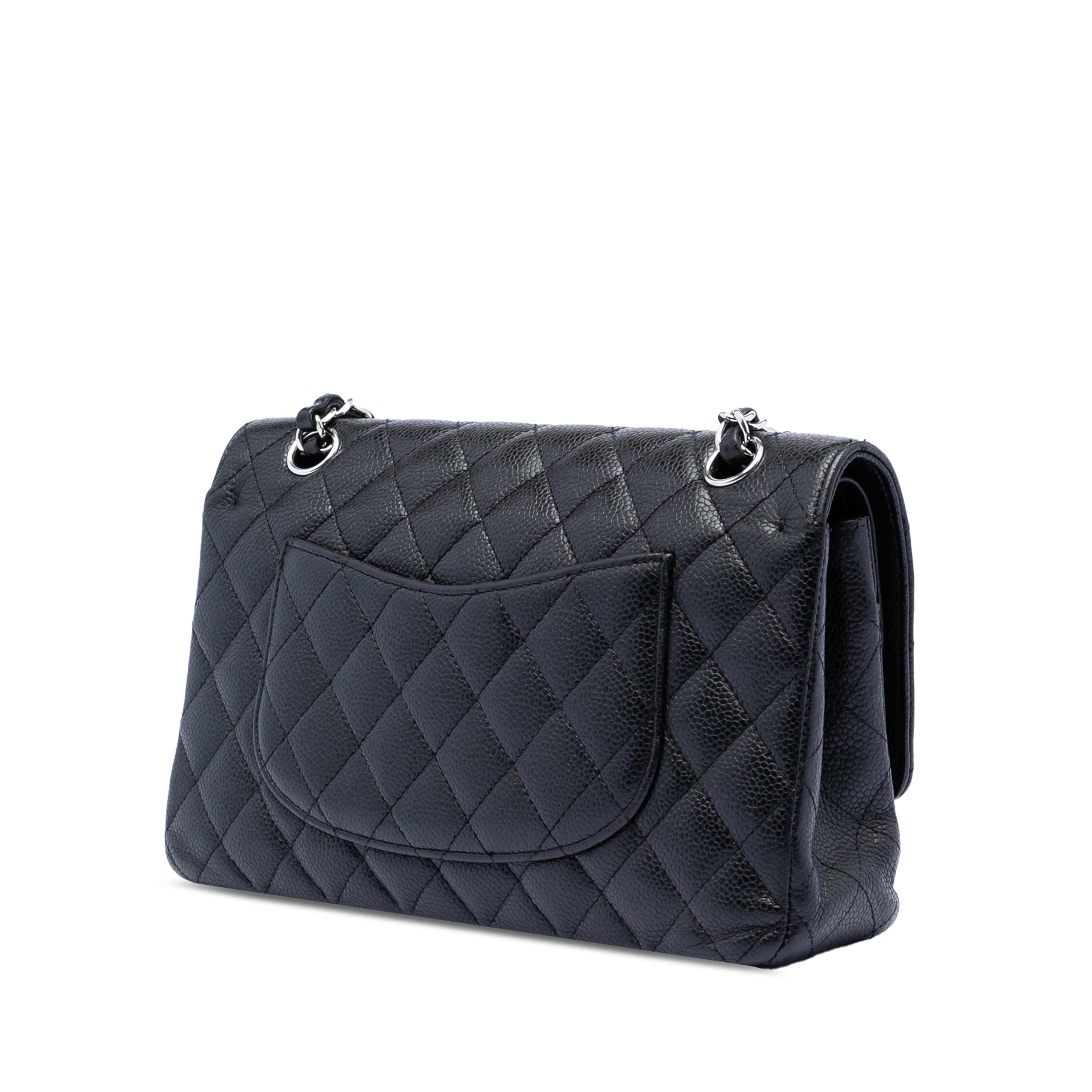 Chanel Medium Classic Caviar Double Flap, från Luxclusif, i färgen black. Klicka för att öppna bilden i stort format