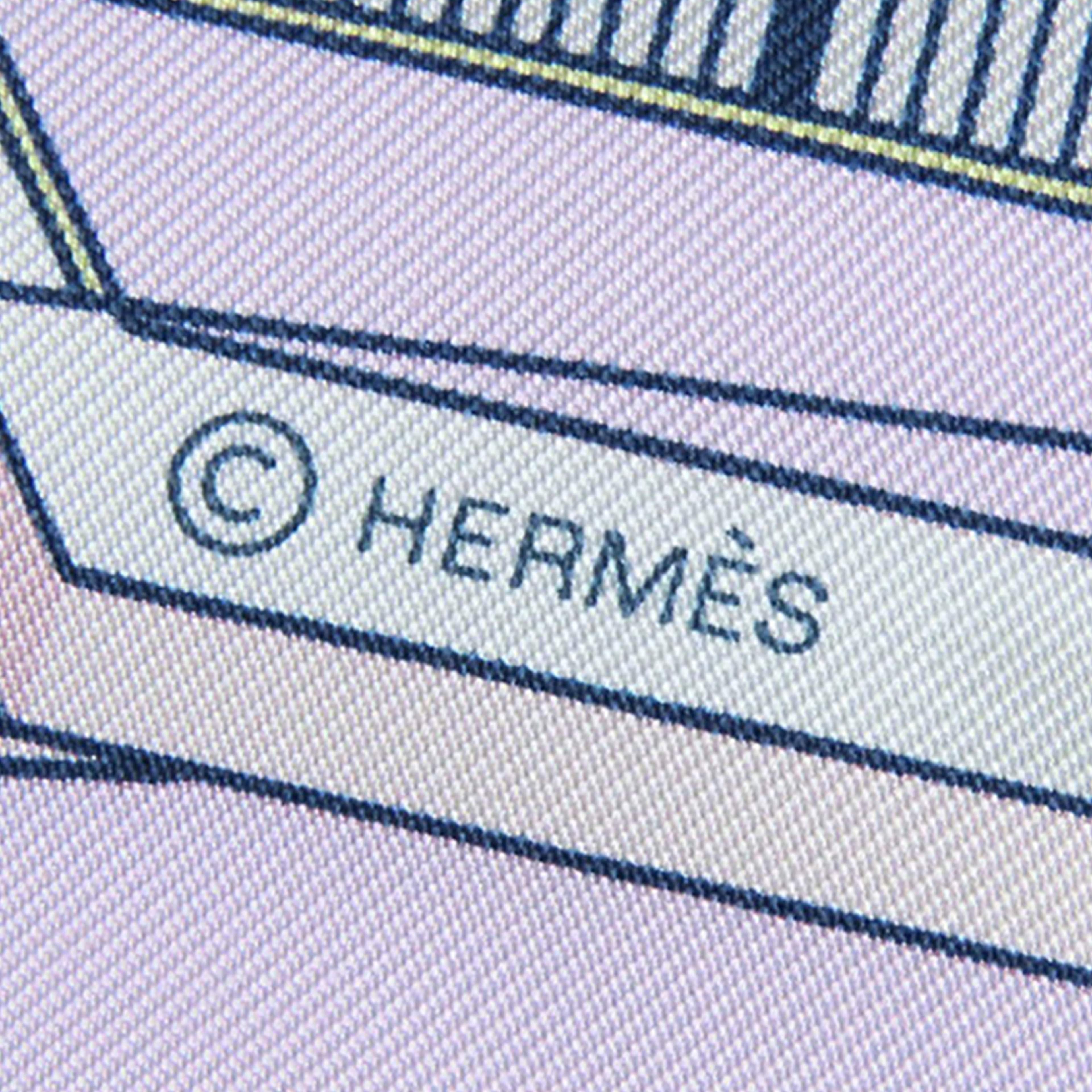 Hermès Les Folies Du Ciel Double Face Silk Scarf 90, från Luxclusif, i färgen light purple. Klicka för att öppna bilden i stort format