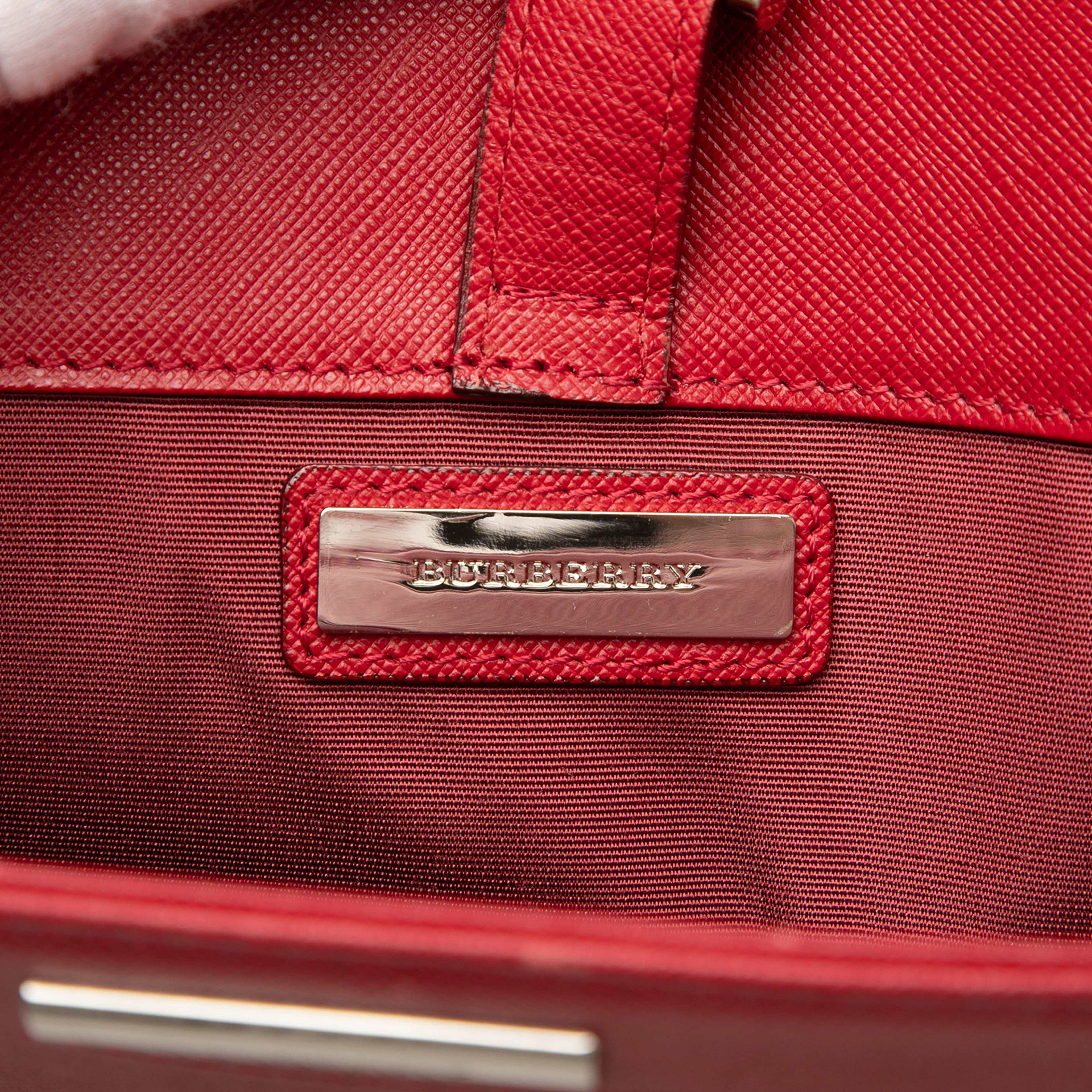 Burberry Leather Tote, från Luxclusif, i färgen röd. Klicka för att öppna bilden i stort format