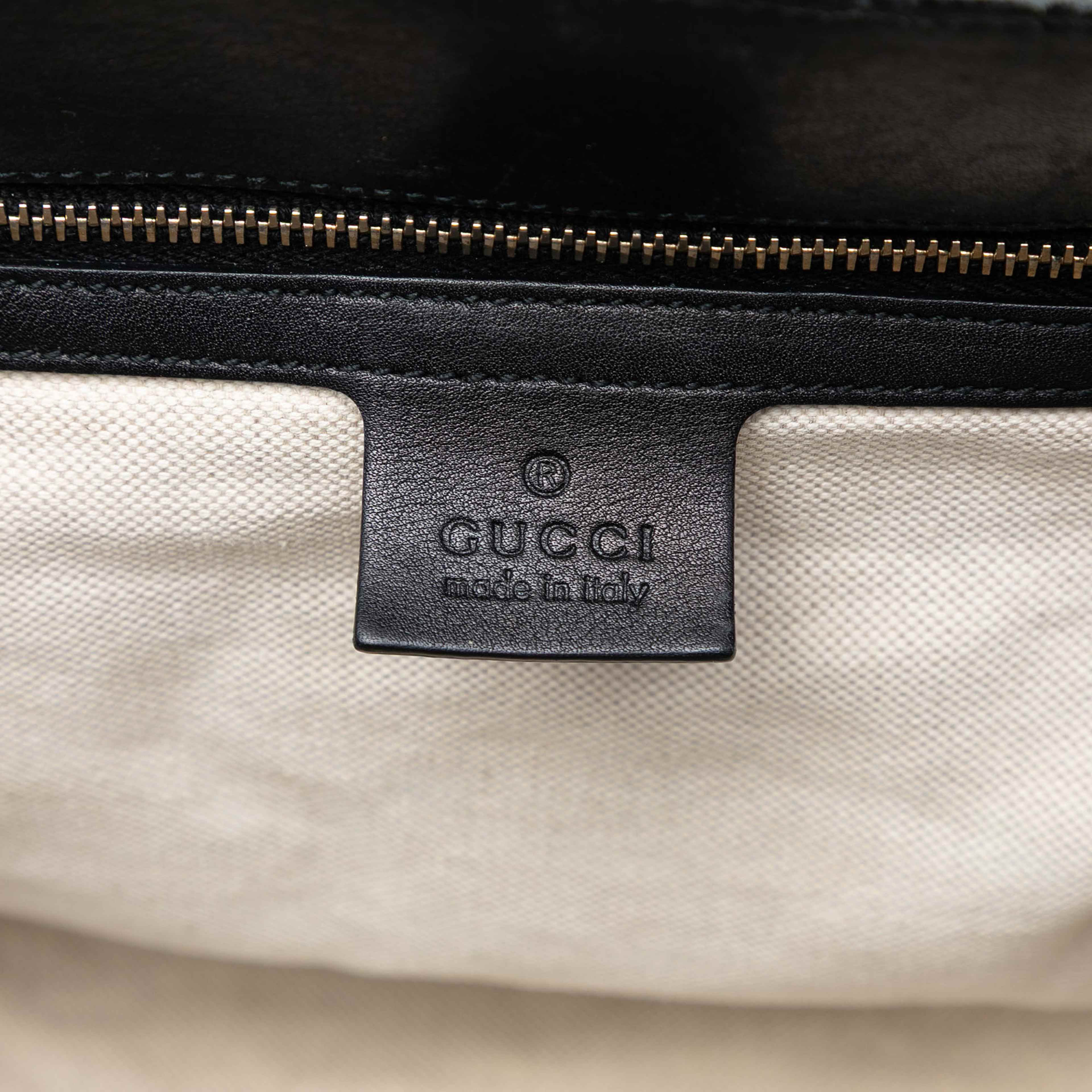 Gucci Large Guccissima Emily Shoulder Bag, från Luxclusif, i färgen black. Klicka för att öppna bilden i stort format