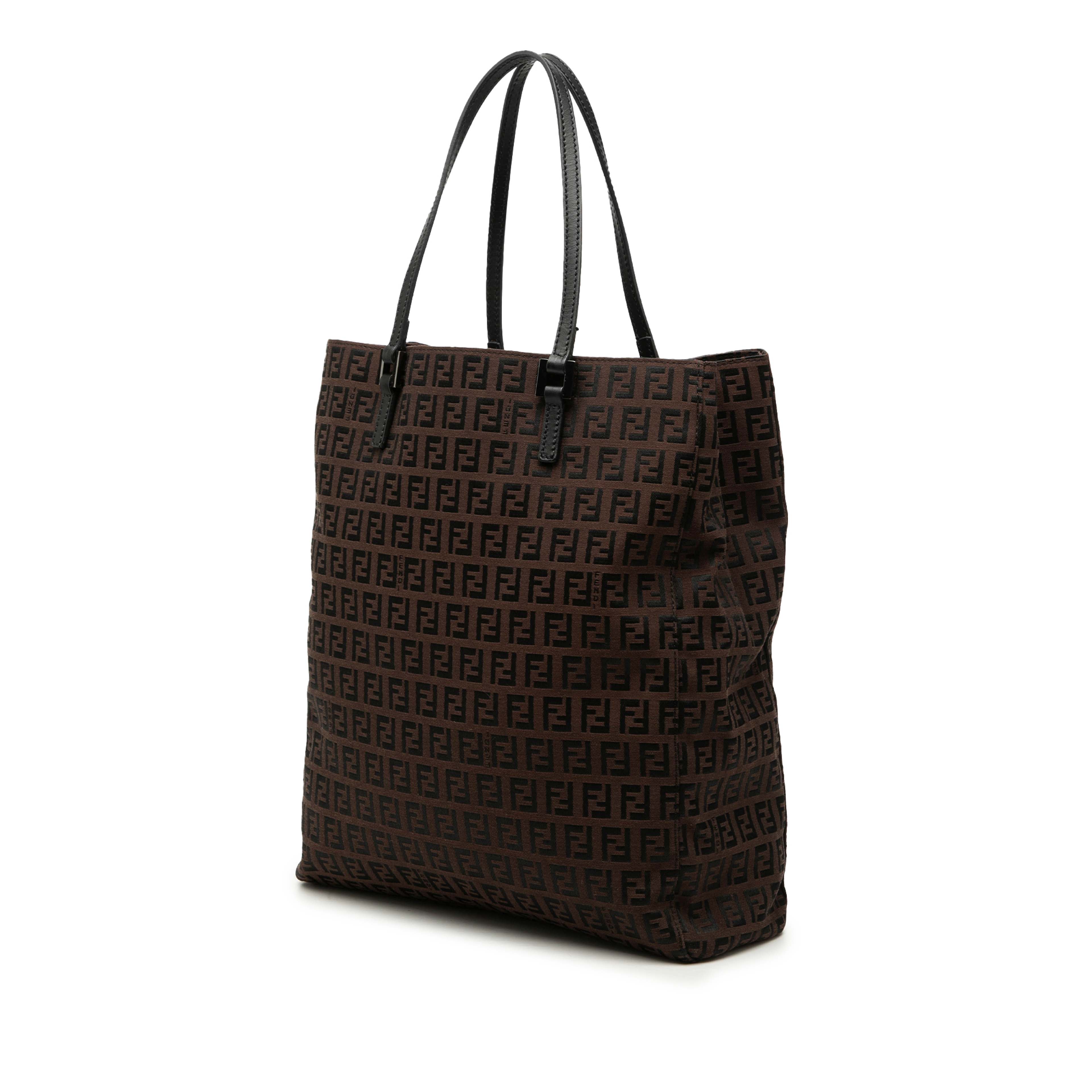 Fendi Zucchino Canvas Tote, från Luxclusif, i färgen dark brown. Klicka för att öppna bilden i stort format