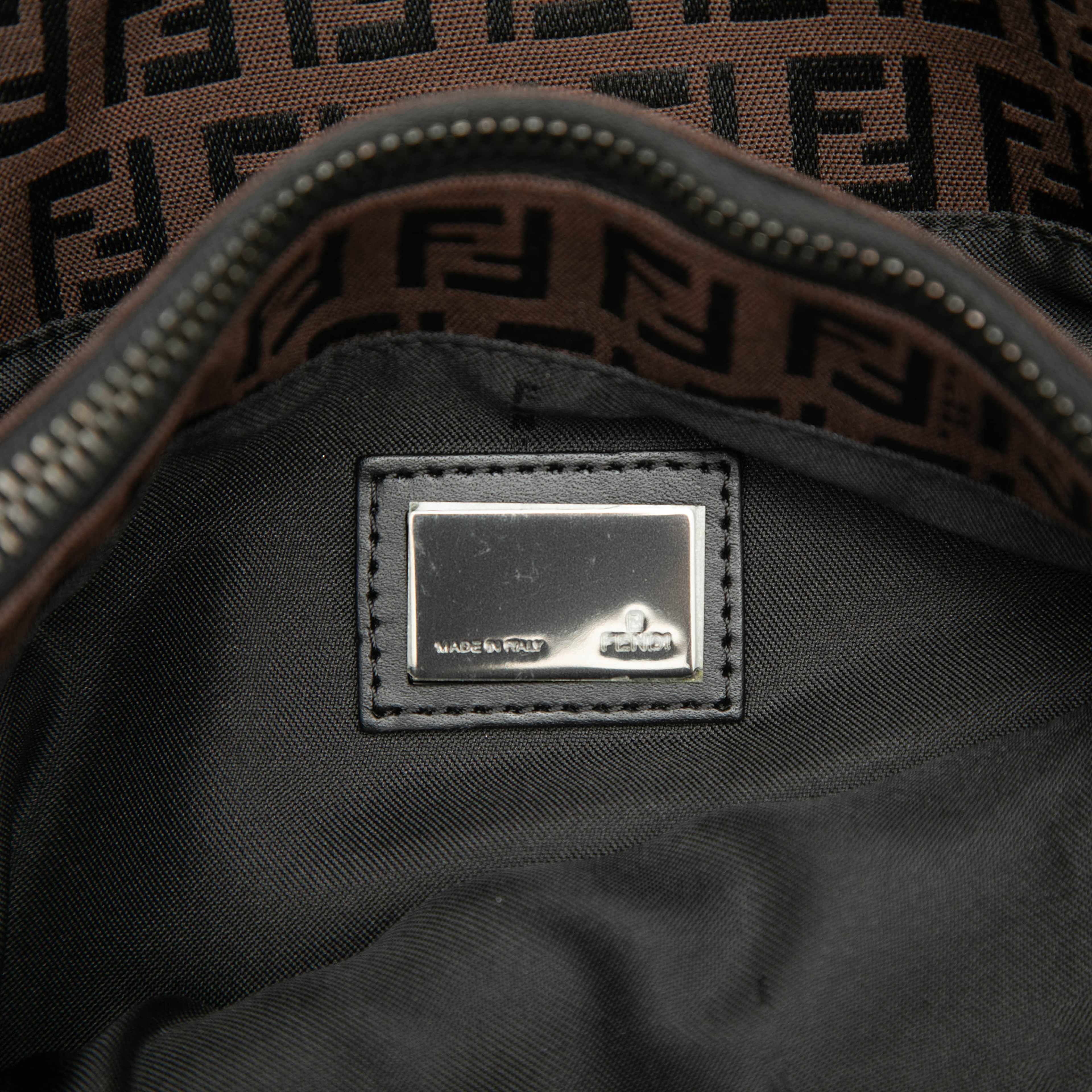 Fendi Zucchino Canvas Tote, från Luxclusif, i färgen dark brown. Klicka för att öppna bilden i stort format