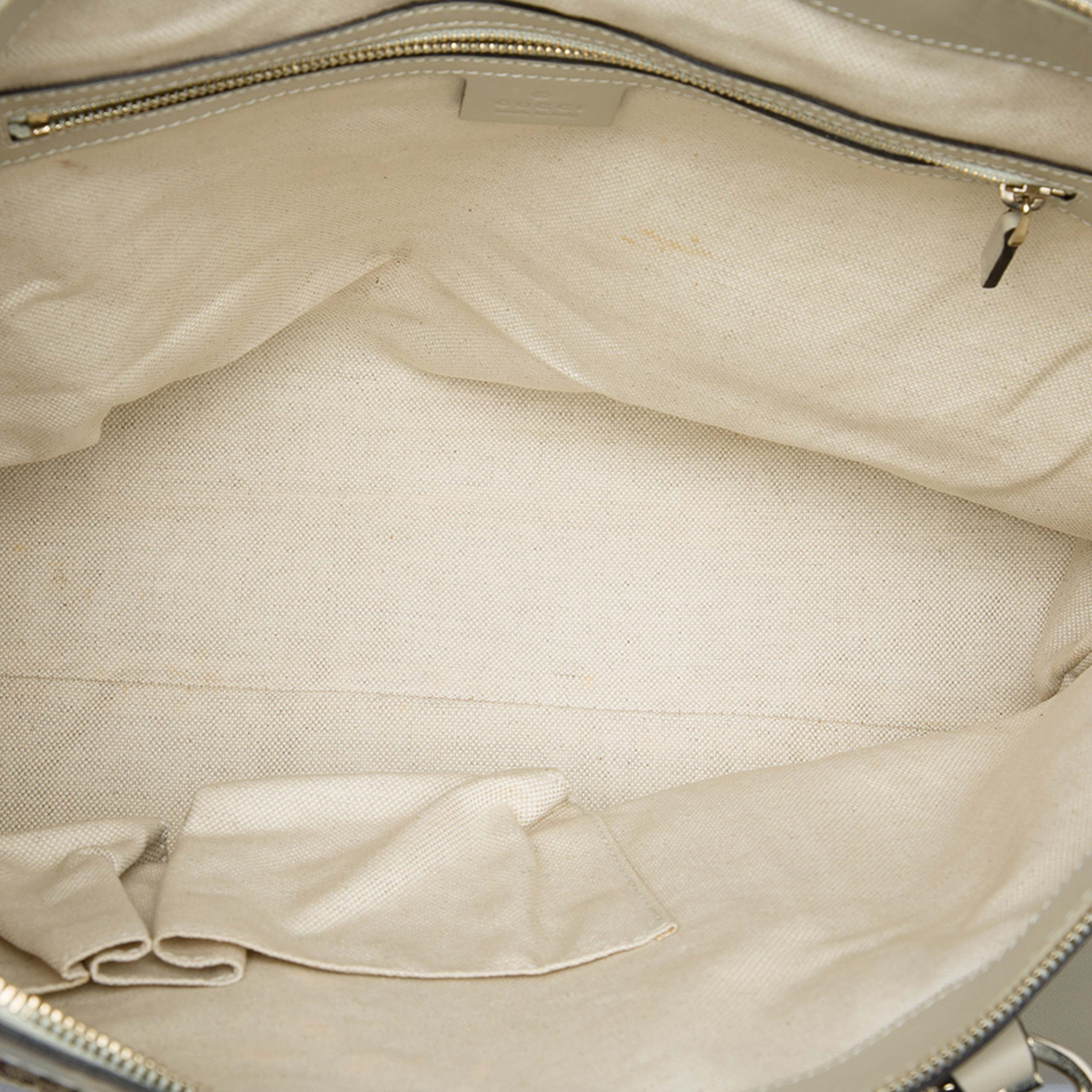 Gucci Gg Canvas Lovely Tote, från Luxclusif, i färgen beige. Klicka för att öppna bilden i stort format