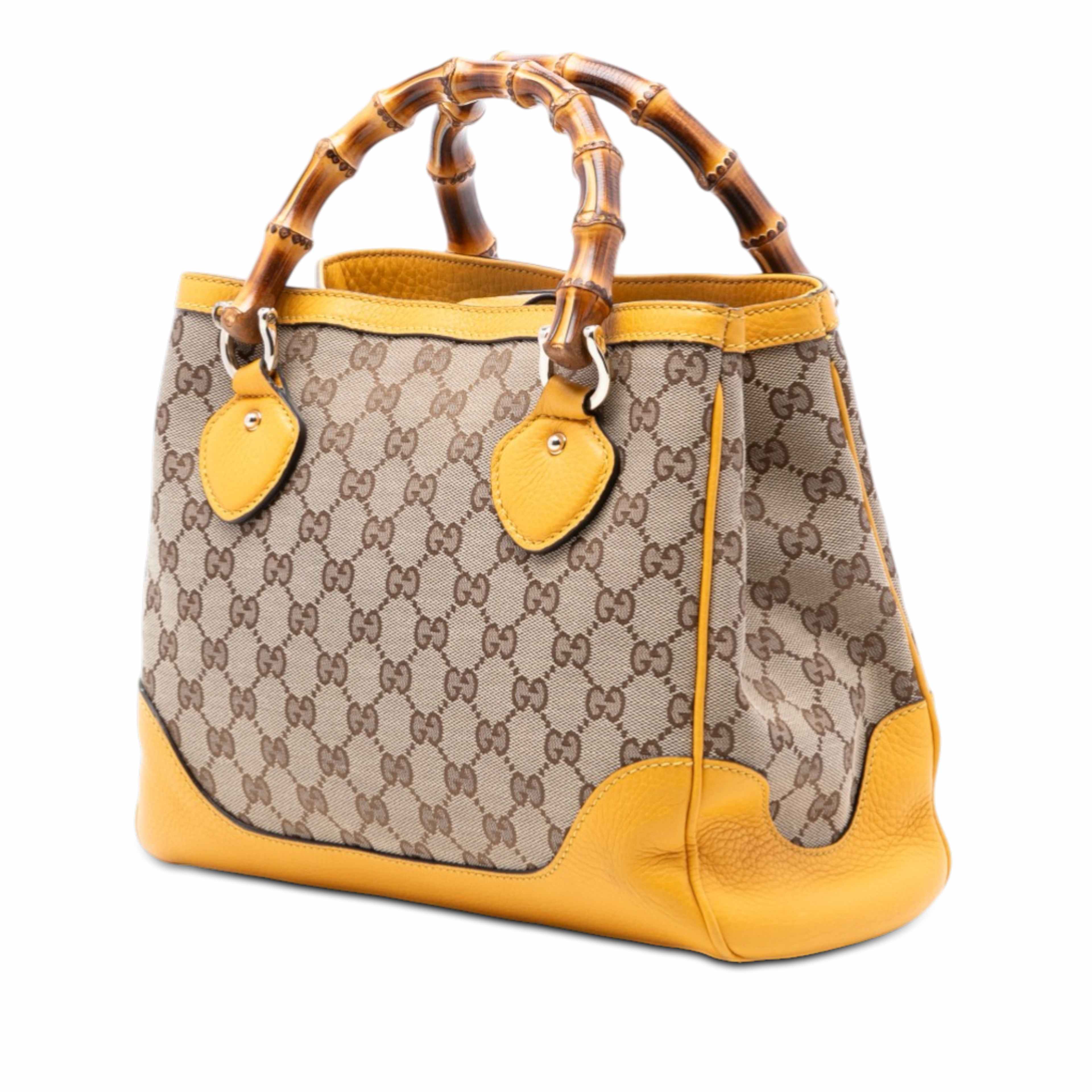 Gucci Small Gg Canvas Diana Bamboo Top Handle Tote, från Luxclusif, i färgen beige. Klicka för att öppna bilden i stort format
