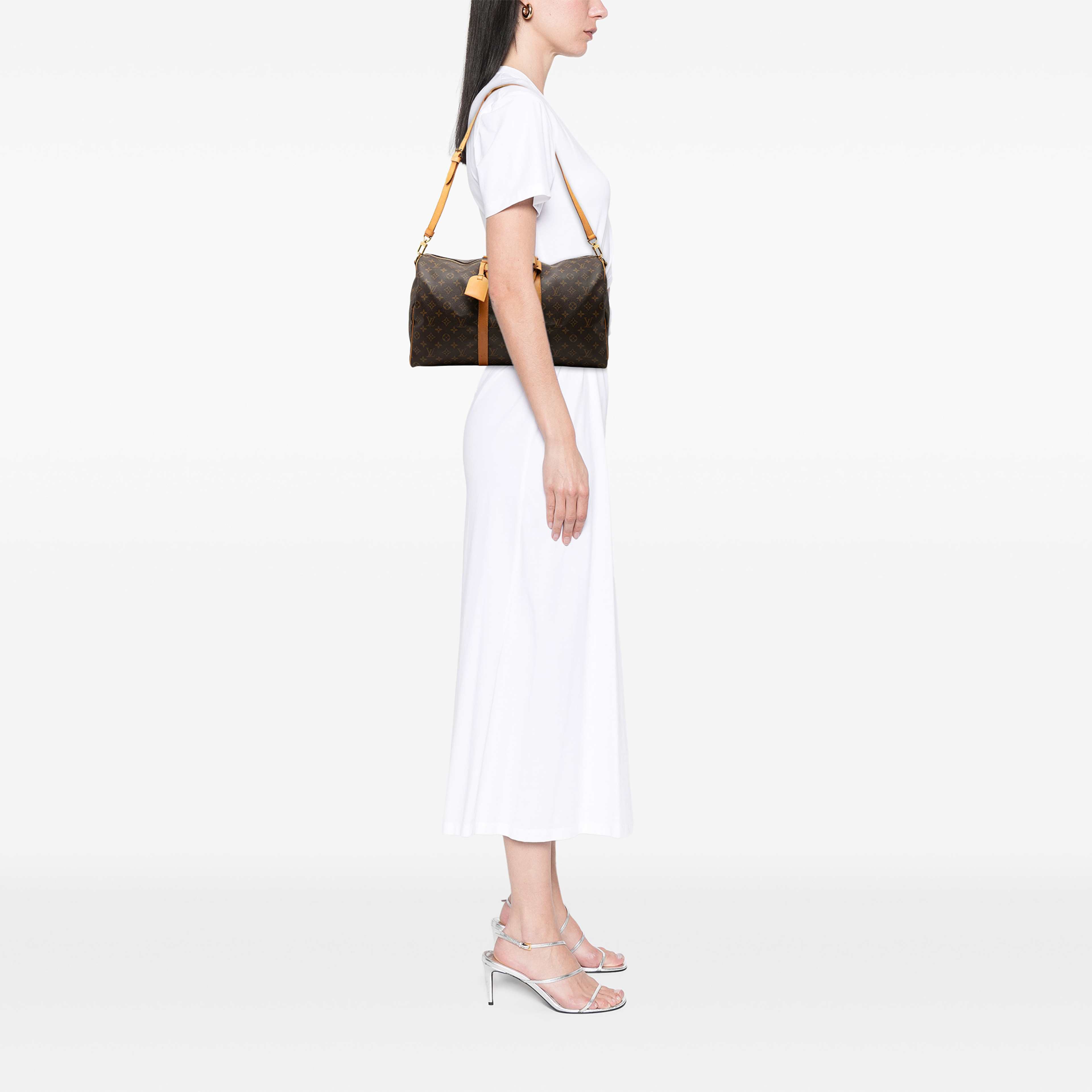 Louis Vuitton Monogram Keepall Bandouliere 50, från Luxclusif, i färgen brun. Klicka för att öppna bilden i stort format