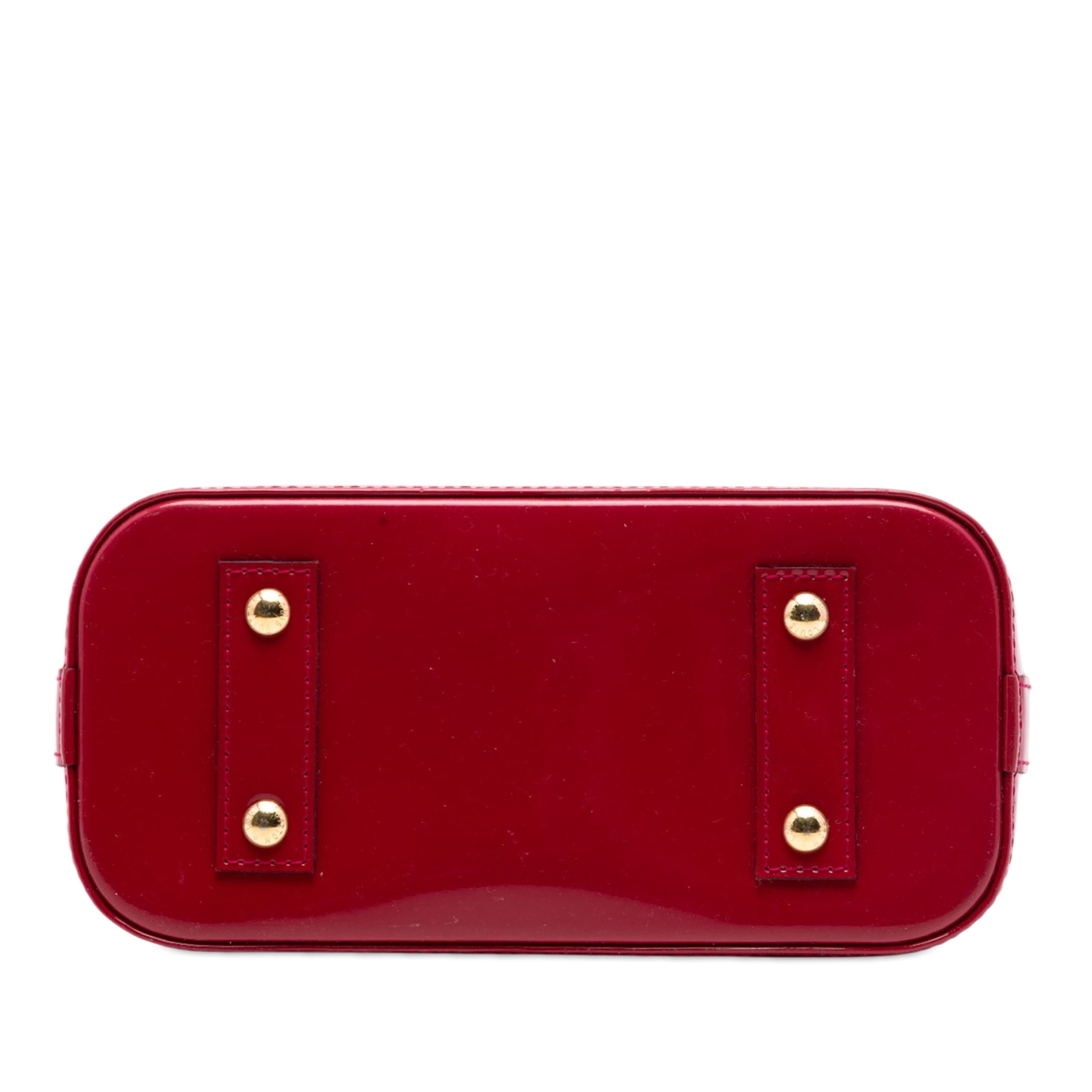 Louis Vuitton Monogram Vernis Alma Bb, från Luxclusif, i färgen red. Klicka för att öppna bilden i stort format