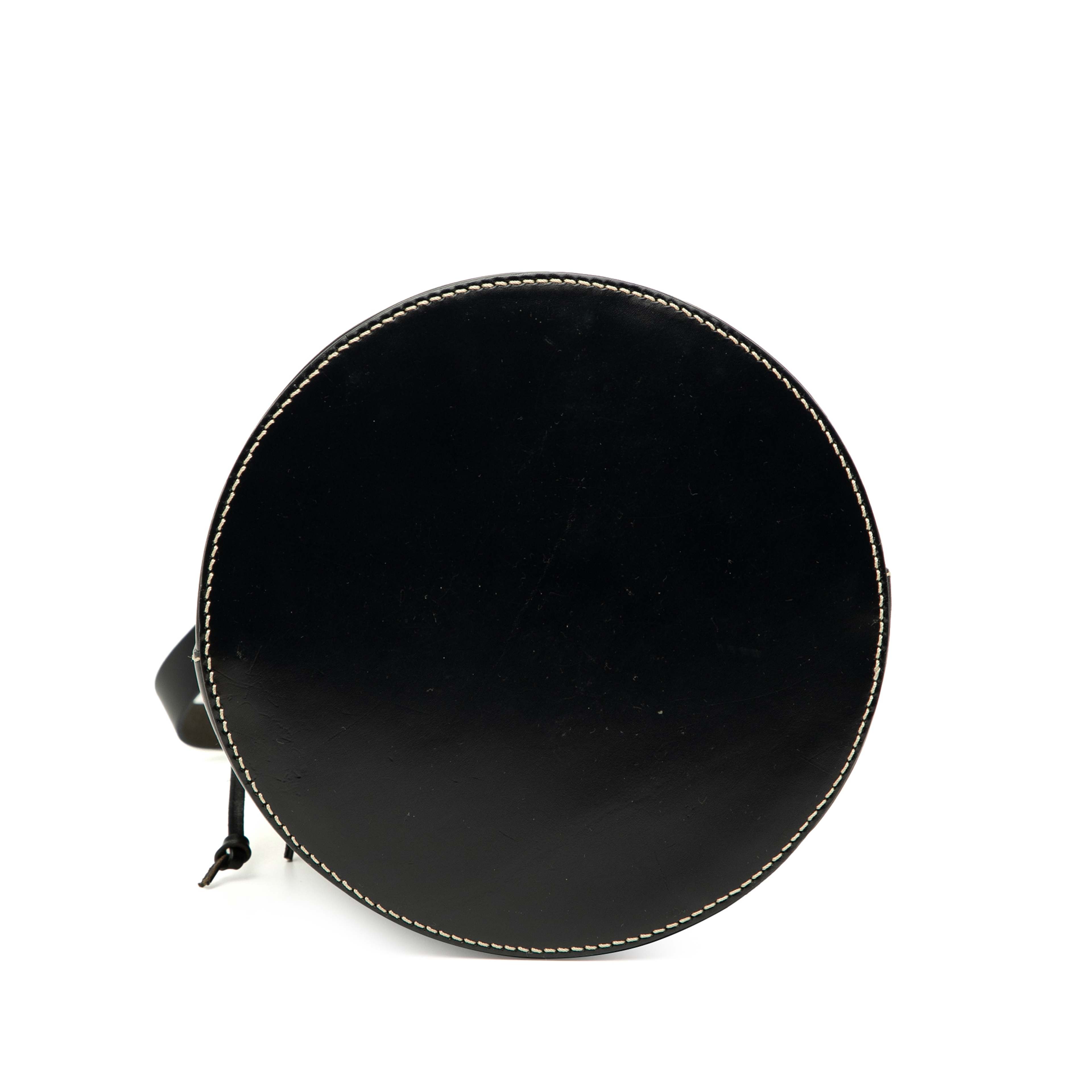 Fendi Zucchino Canvas Bucket Bag, från Luxclusif, i färgen gray. Klicka för att öppna bilden i stort format