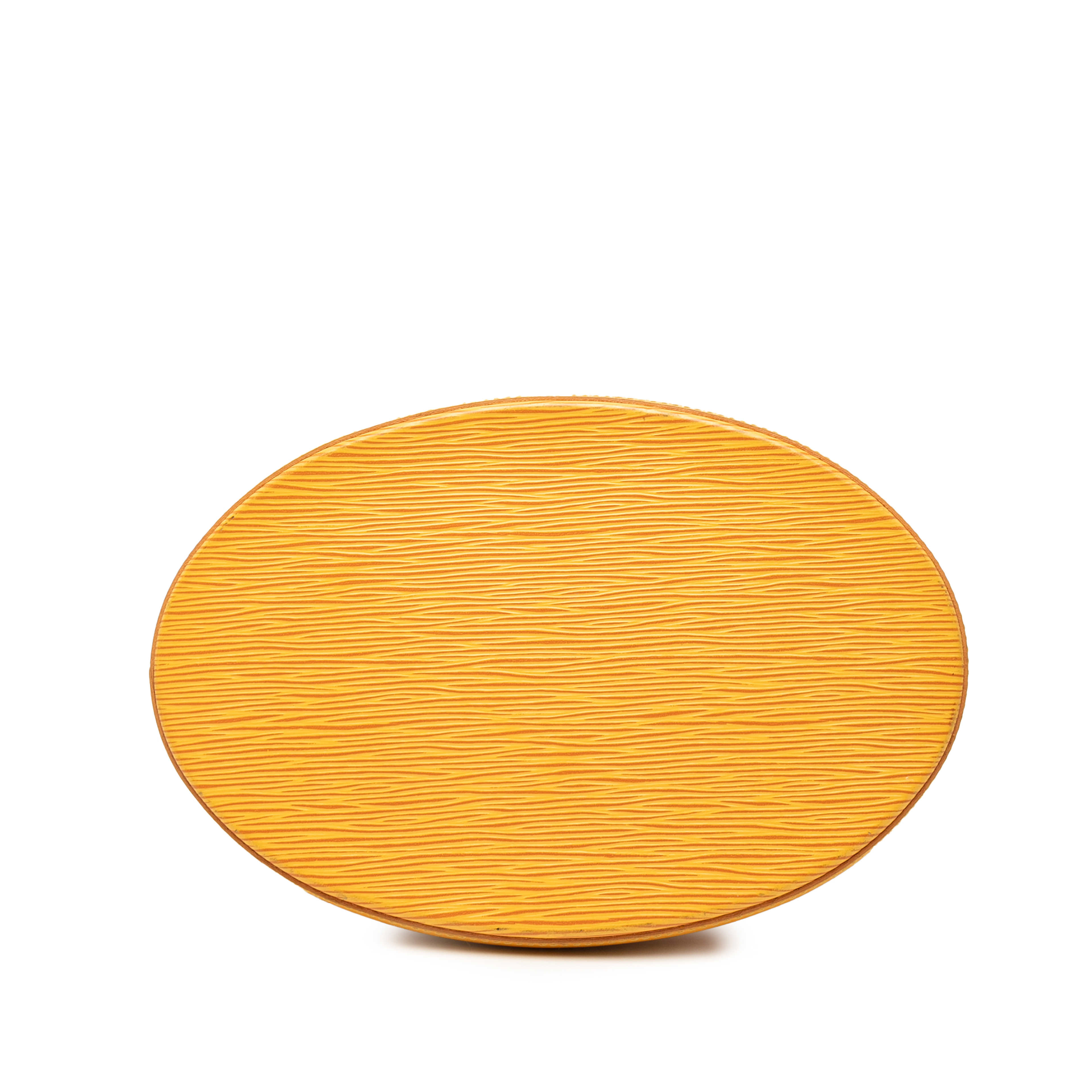 Louis Vuitton Epi Cluny, från Luxclusif, i färgen yellow. Klicka för att öppna bilden i stort format