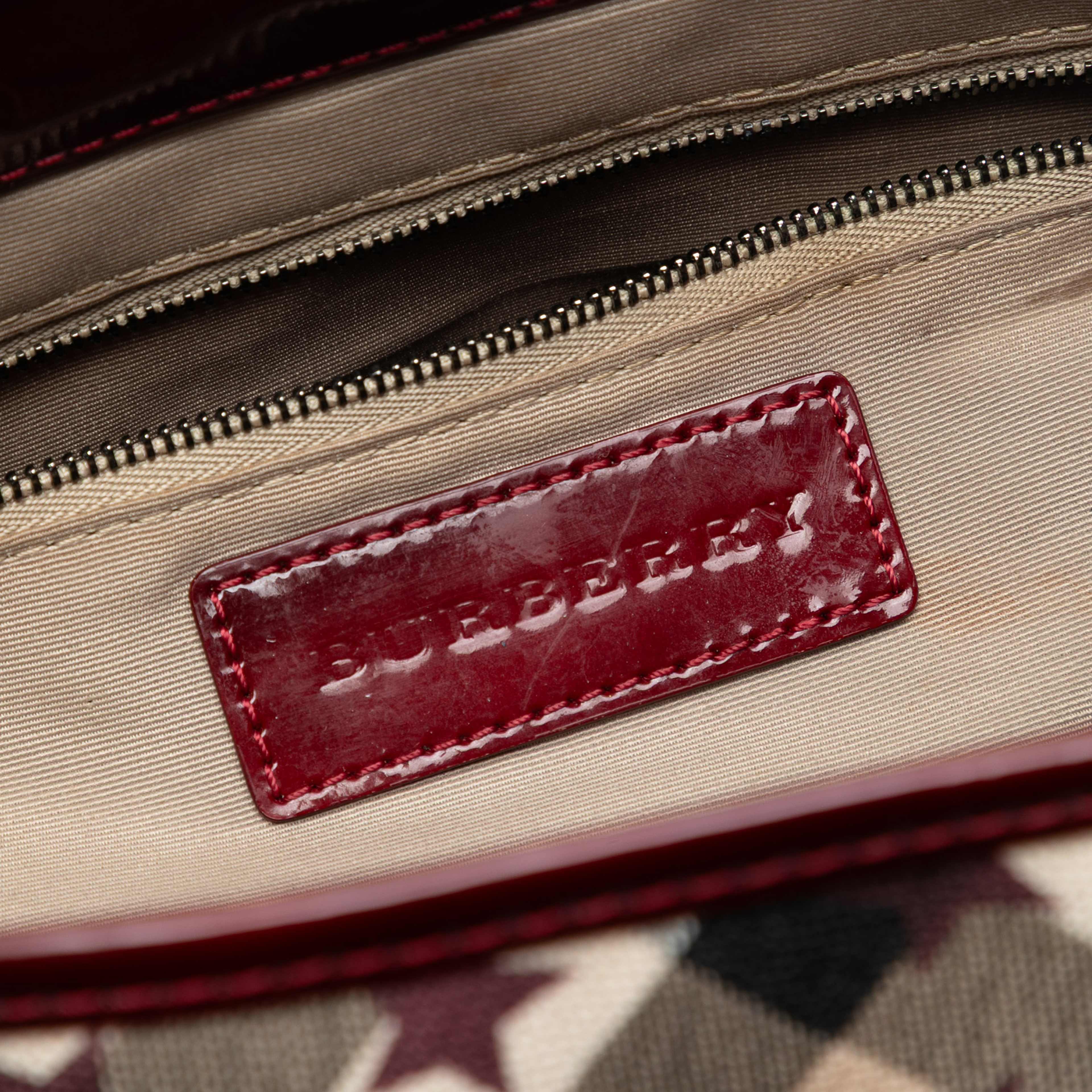 Burberry Medium Supernova Check Coated Canvas Star Nickie Tote, från Luxclusif, i färgen beige. Klicka för att öppna bilden i stort format