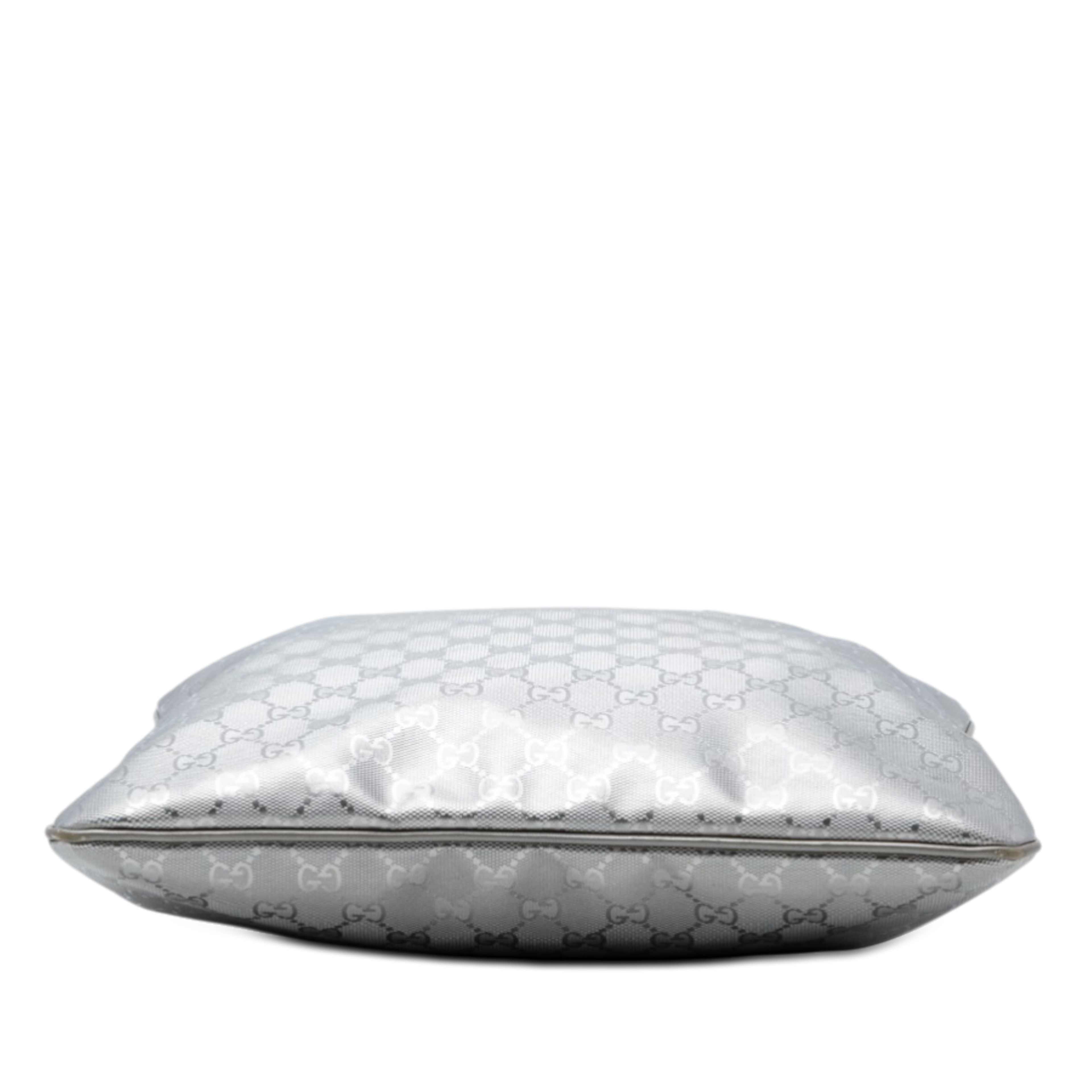 Gucci Gg Imprime Vertical Tote, från Luxclusif, i färgen silver. Klicka för att öppna bilden i stort format