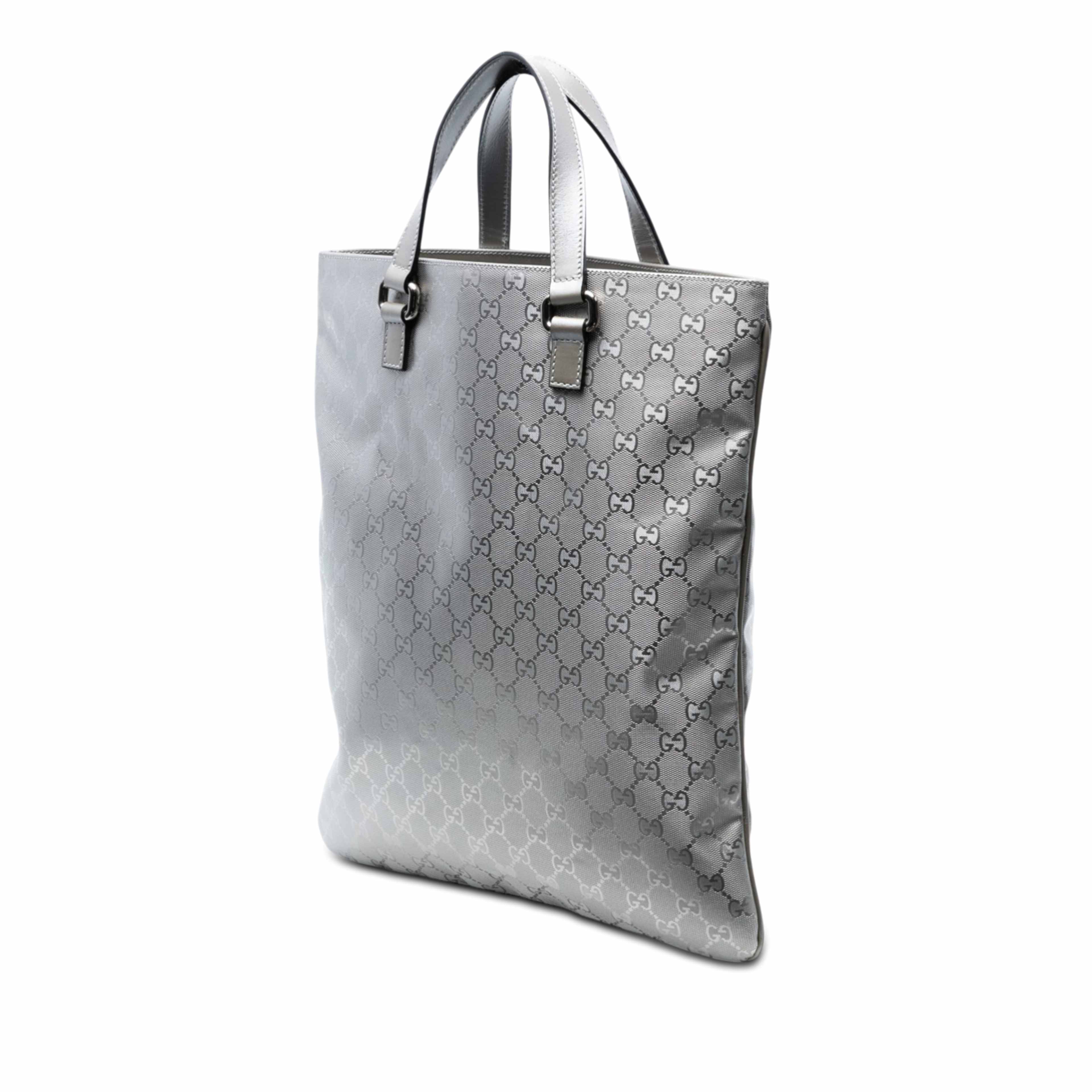 Gucci Gg Imprime Vertical Tote, från Luxclusif, i färgen silver. Klicka för att öppna bilden i stort format