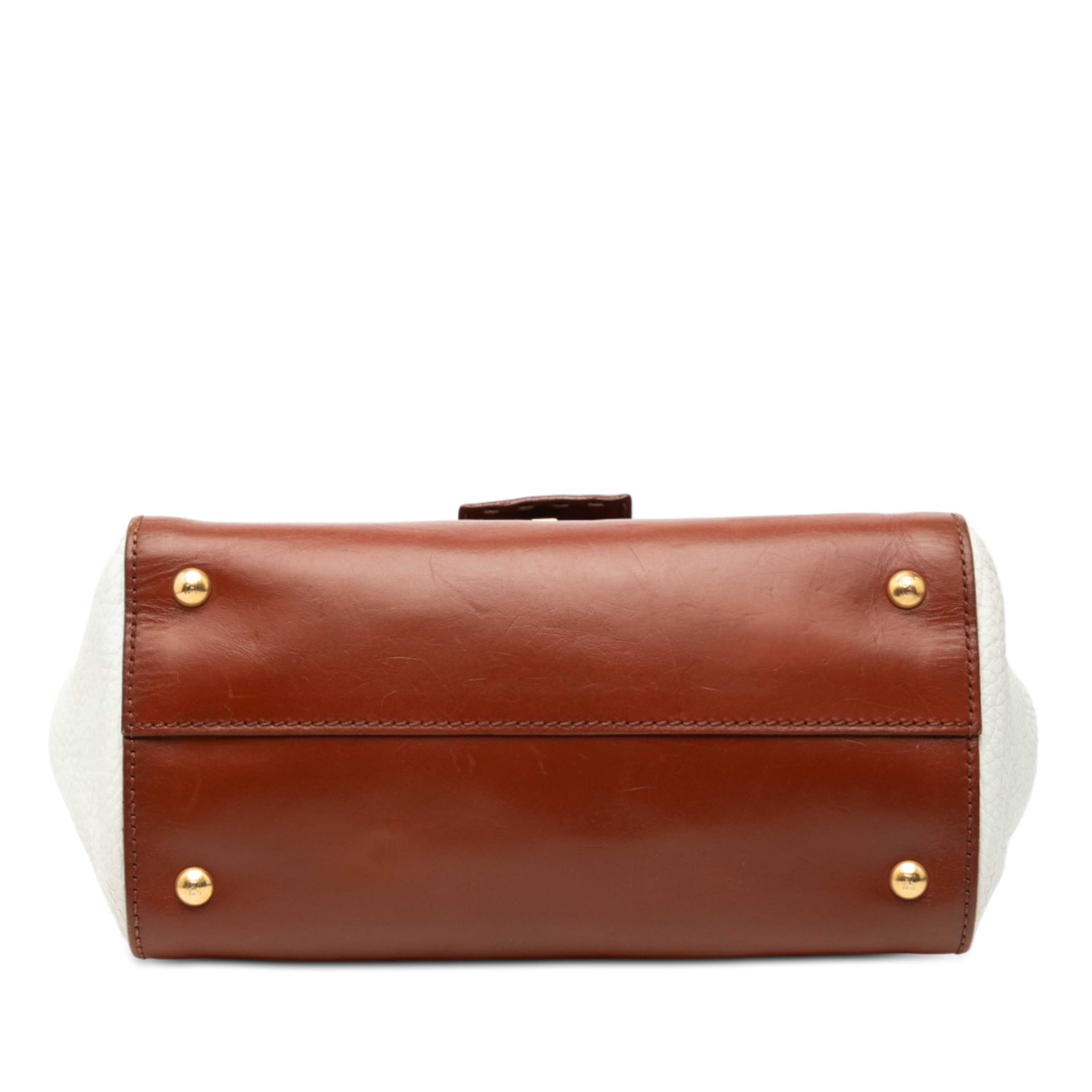 Fendi Calfskin Silvana Top Handle Bag, från Luxclusif, i färgen brown. Klicka för att öppna bilden i stort format