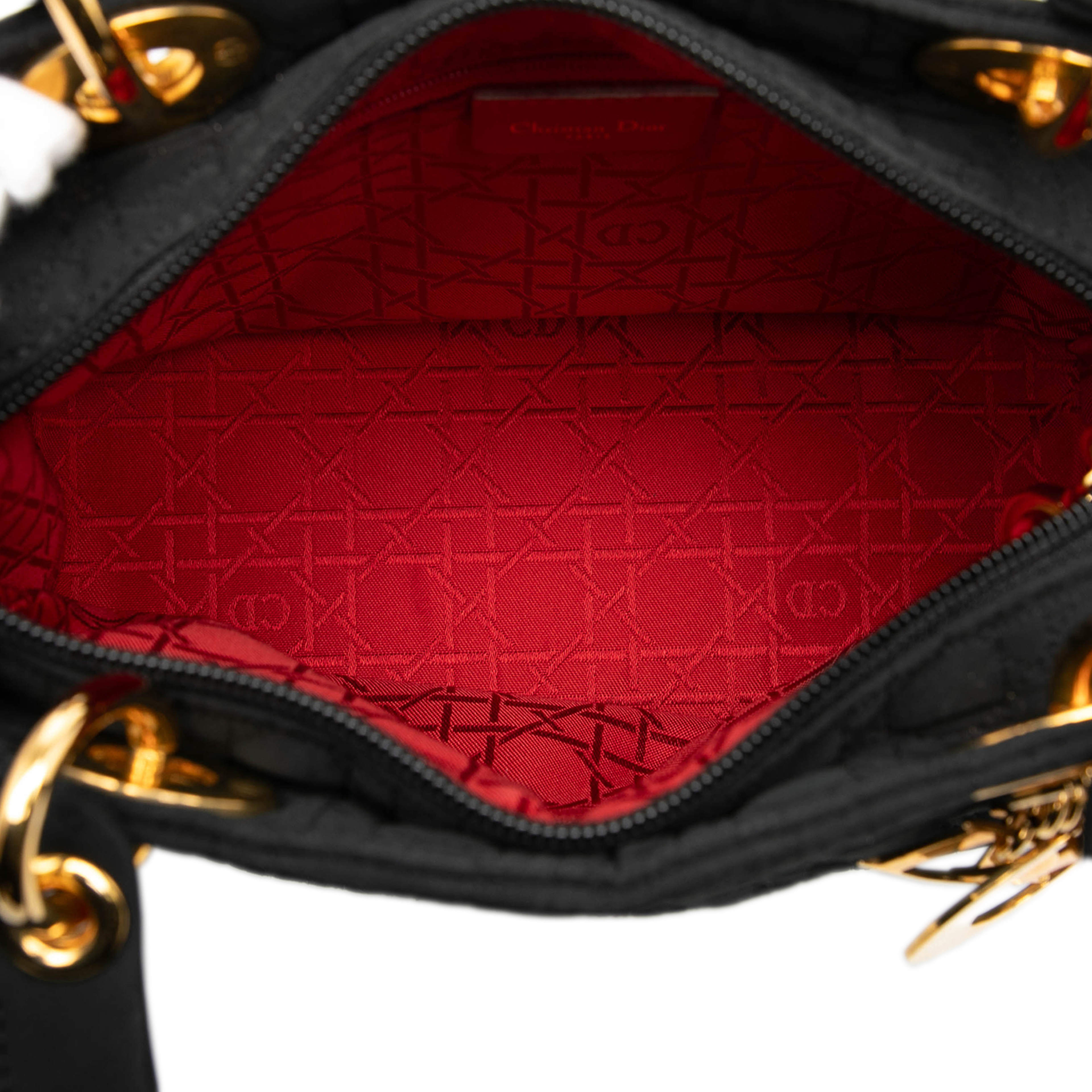 Dior Medium Nylon Cannage Lady Dior, från Luxclusif, i färgen black. Klicka för att öppna bilden i stort format