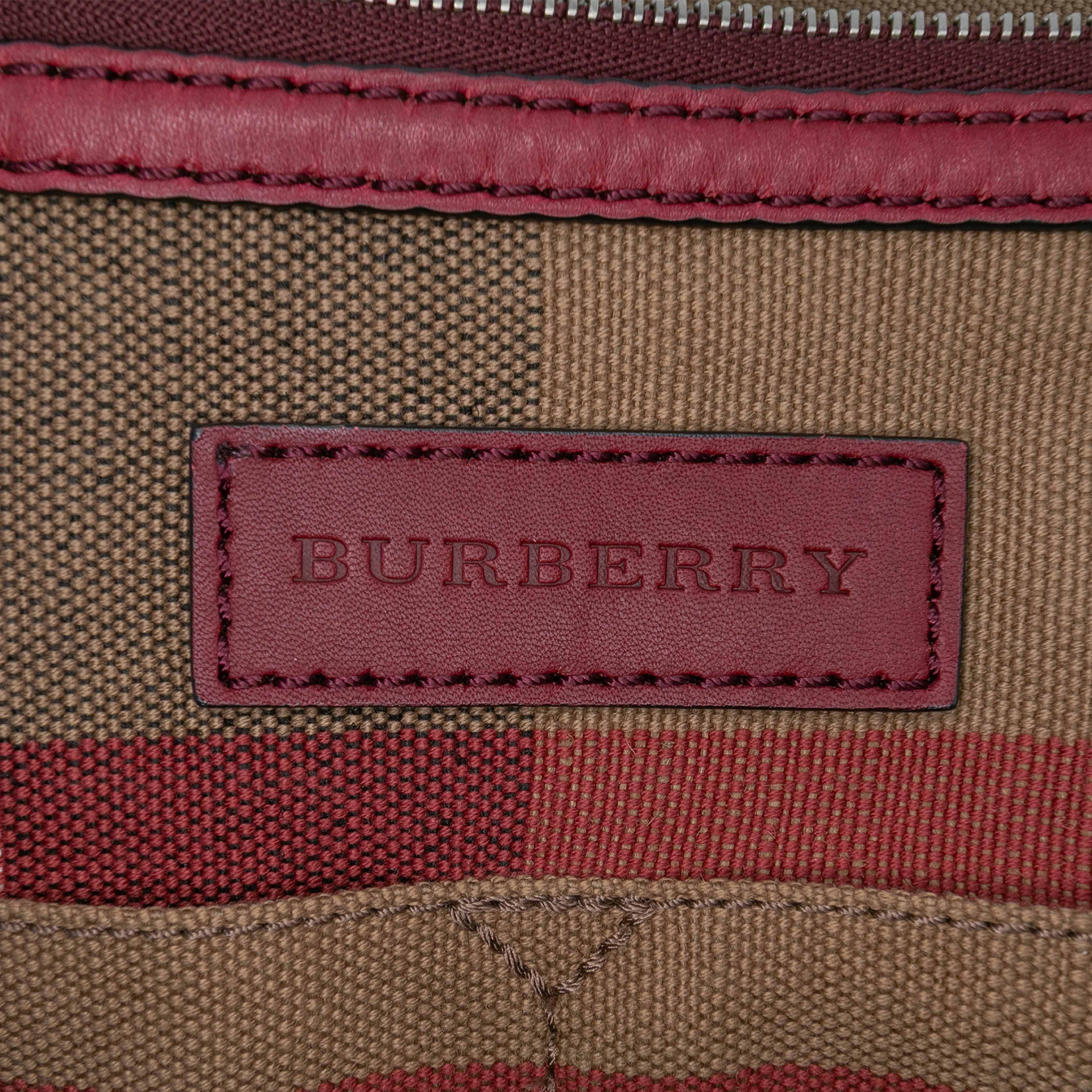 Burberry Medium Mega Check Canvas And Grained Calfskin Ashby Tassel Bucket Bag, från Luxclusif, i färgen light brown. Klicka för att öppna bilden i stort format