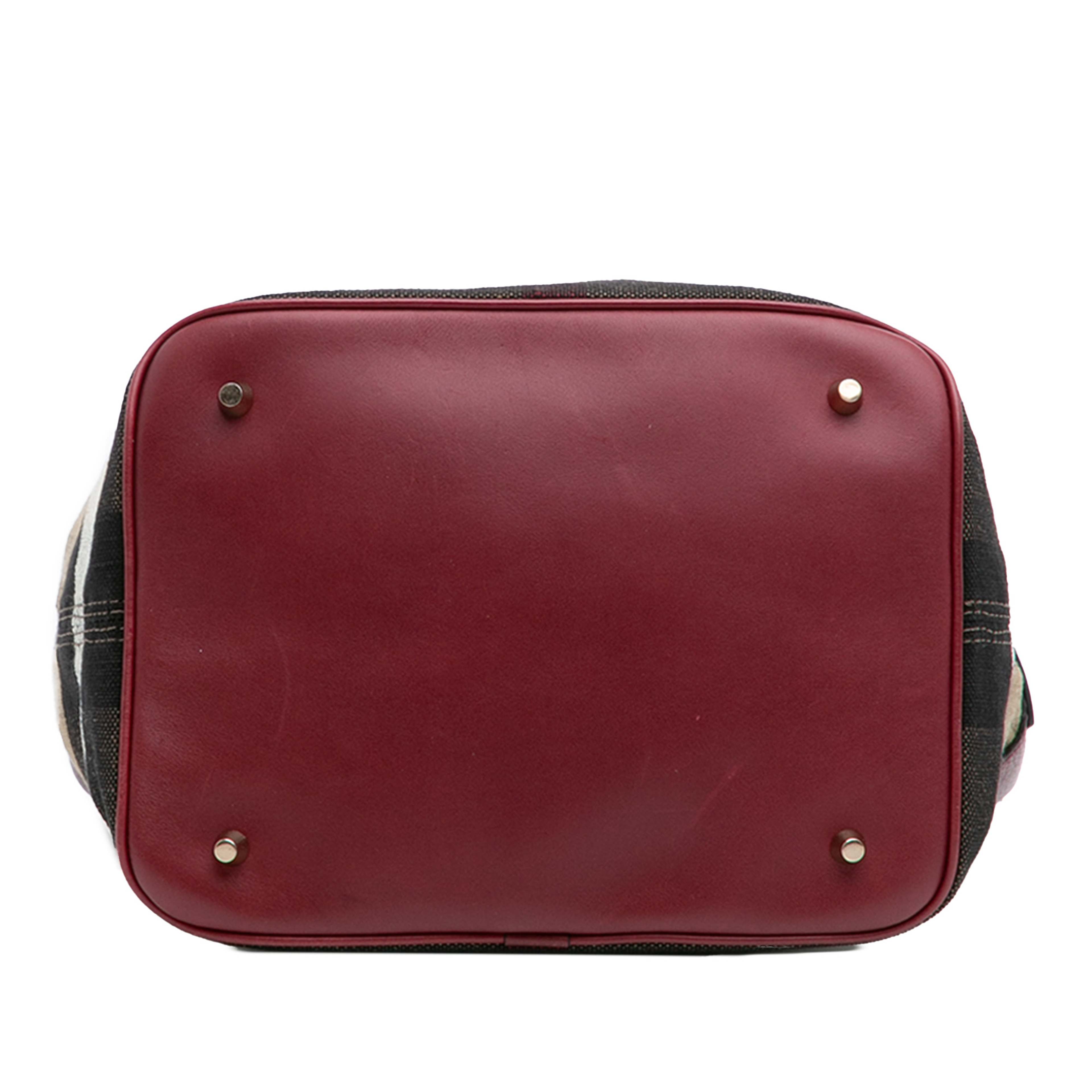 Burberry Medium Mega Check Canvas And Grained Calfskin Ashby Tassel Bucket Bag, från Luxclusif, i färgen light brown. Klicka för att öppna bilden i stort format