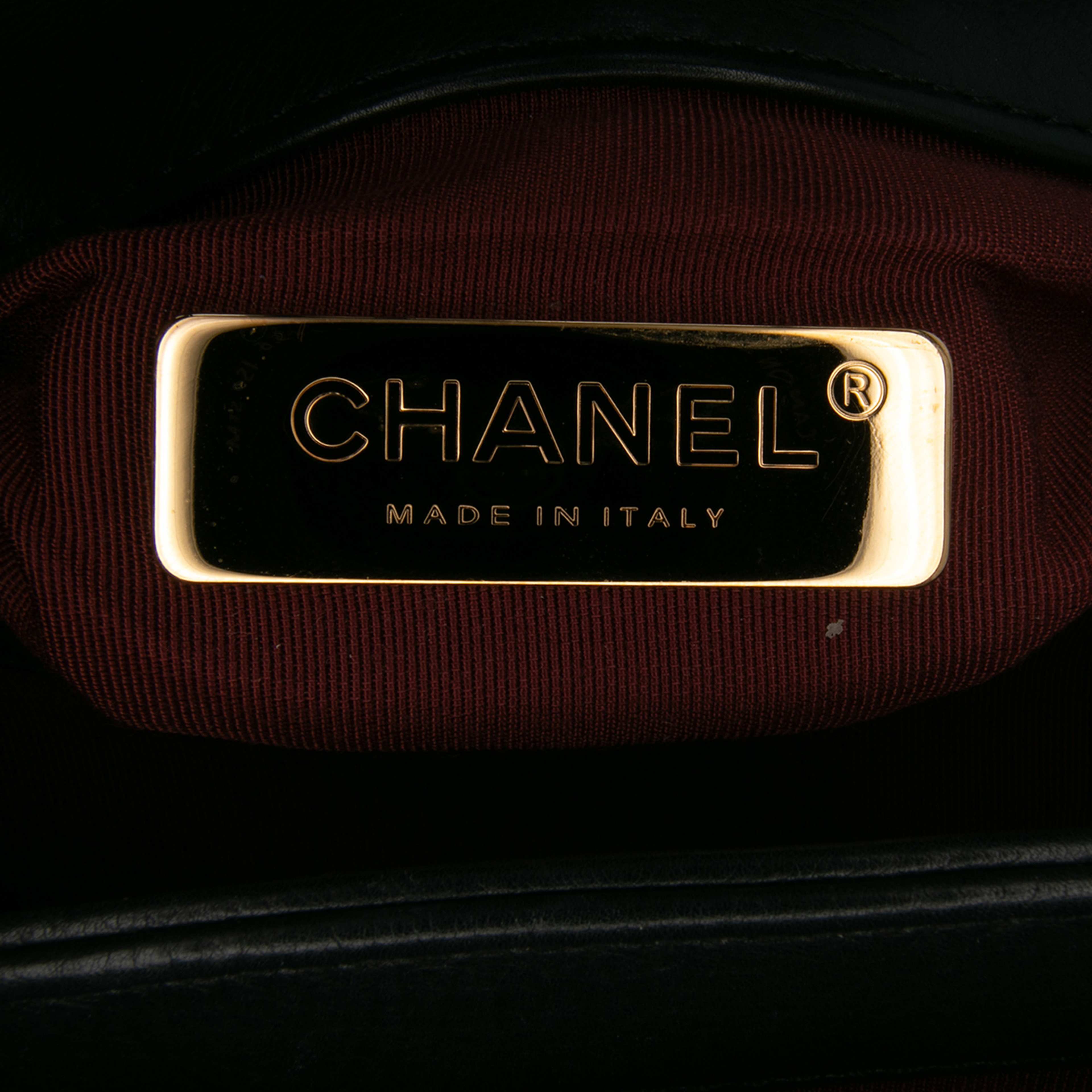Chanel Mini Quilted Calfskin Pearl Cc Accordion Flap, från Luxclusif, i färgen svart. Klicka för att öppna bilden i stort format
