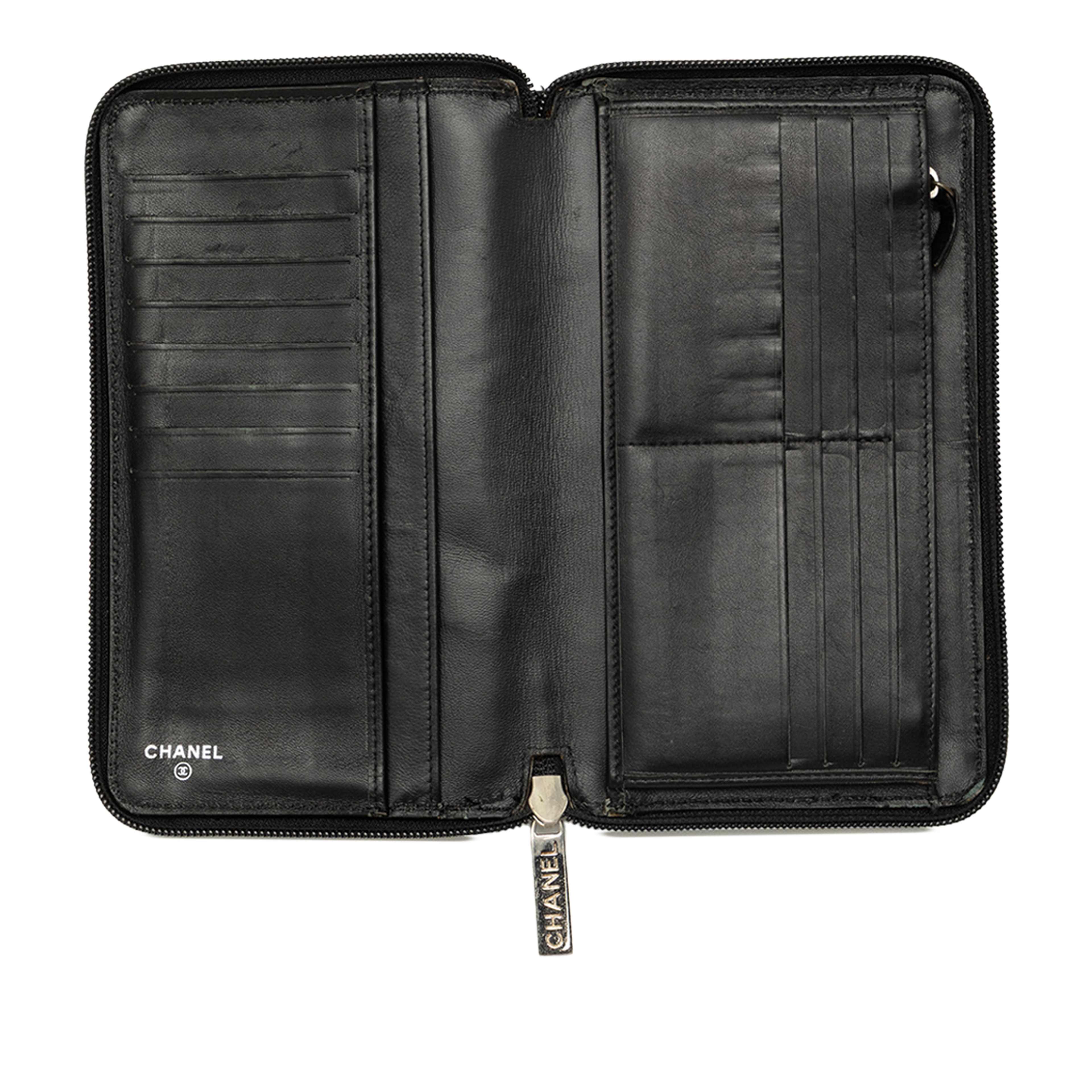 Chanel Cc Caviar Zip Around Organizer Wallet, från Luxclusif, i färgen svart. Klicka för att öppna bilden i stort format
