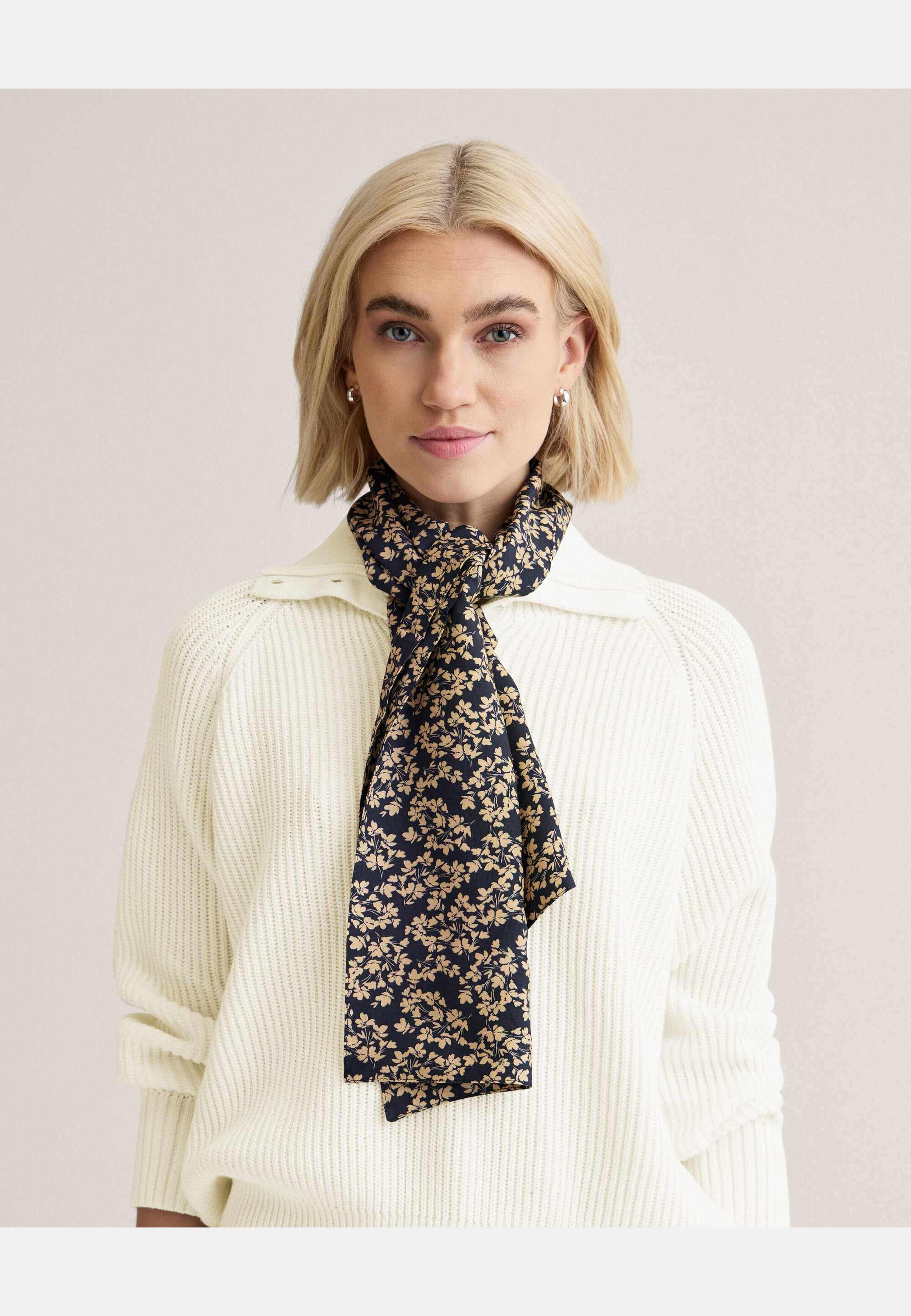 Miniflora Scarf, från Newhouse, i färgen marinblå. Klicka för att öppna bilden i stort format