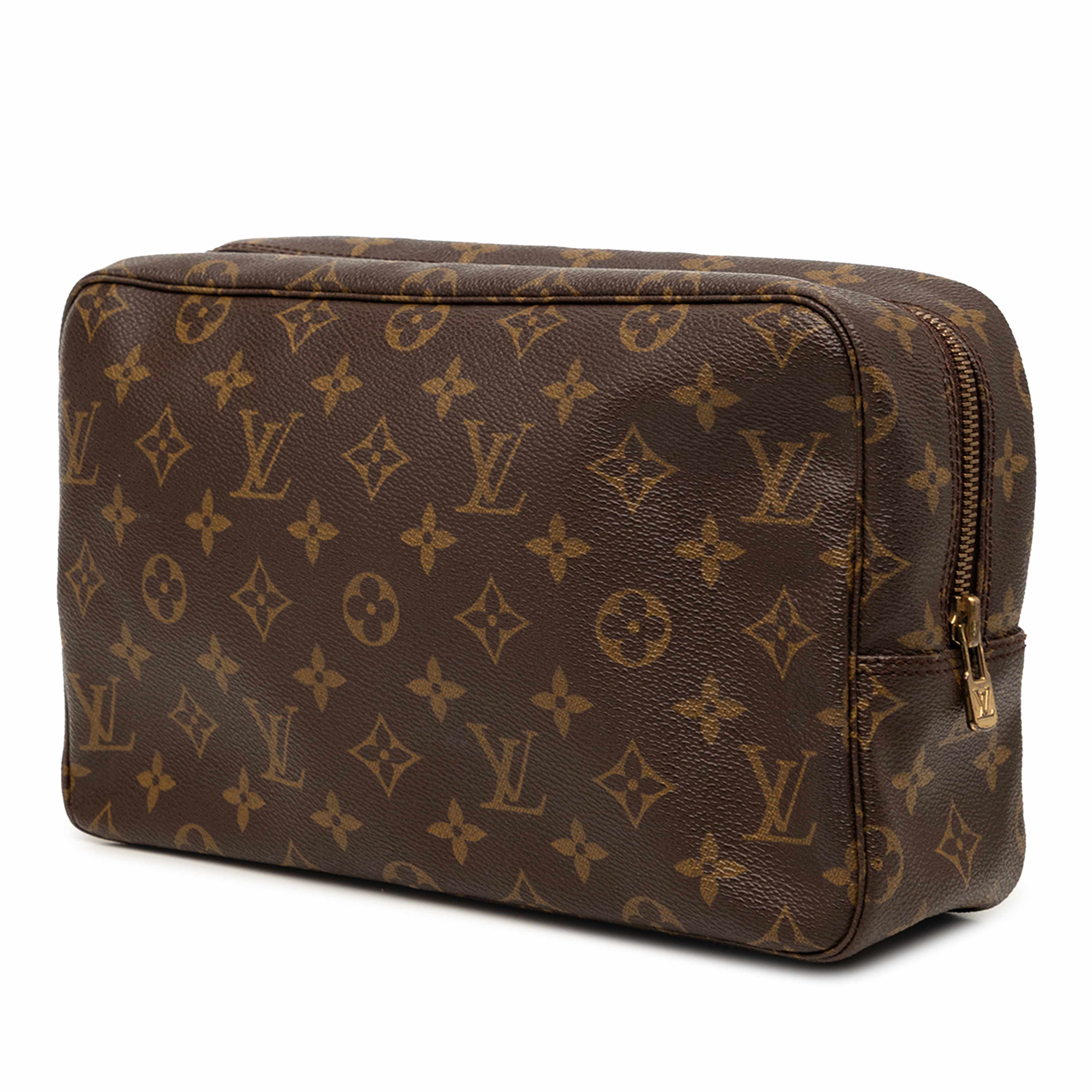 Louis Vuitton Monogram Trousse Toilette 28, från Luxclusif, i färgen brown. Klicka för att öppna bilden i stort format