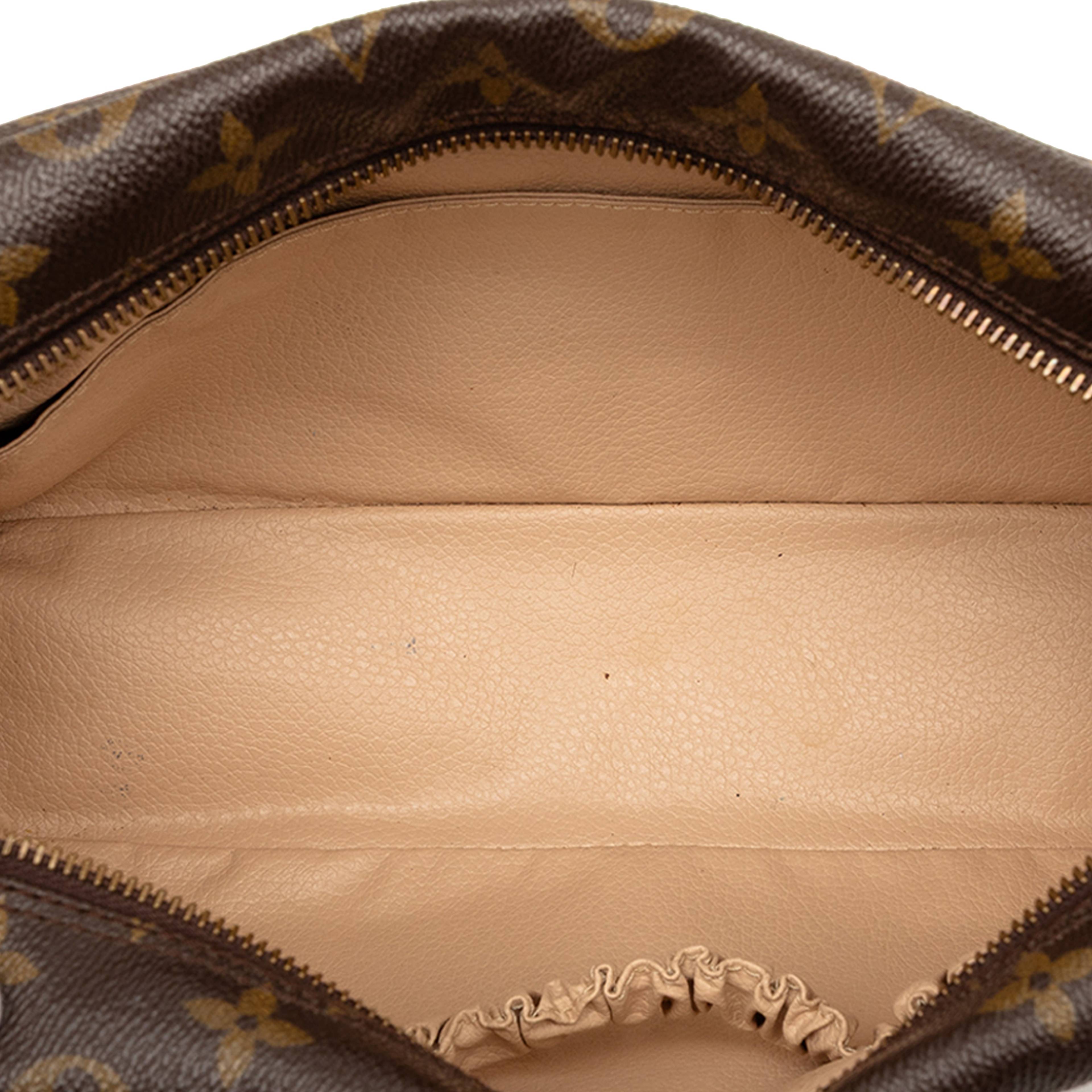 Louis Vuitton Monogram Trousse Toilette 28, från Luxclusif, i färgen brown. Klicka för att öppna bilden i stort format