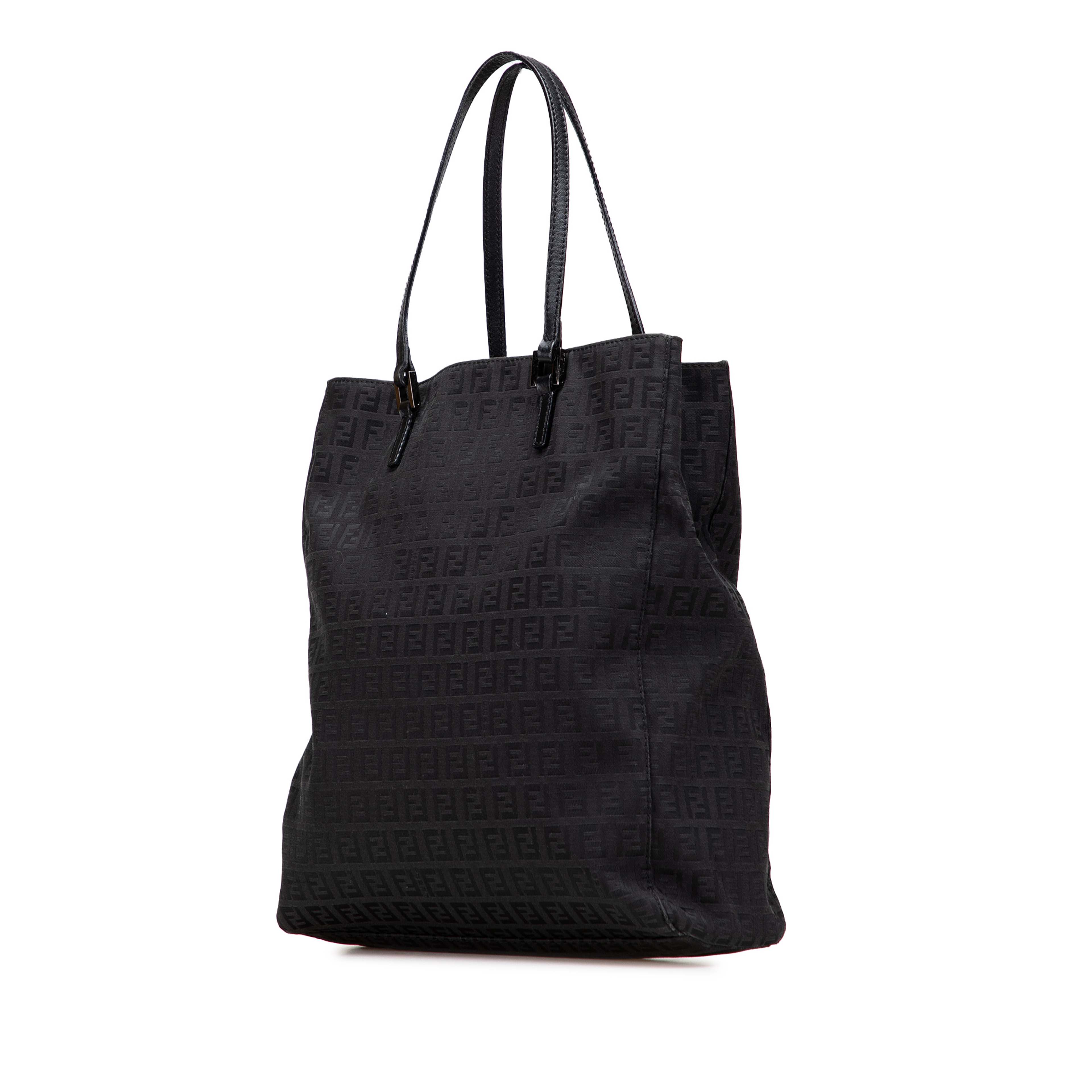 Fendi Zucchino Canvas Tote, från Luxclusif, i färgen svart. Klicka för att öppna bilden i stort format