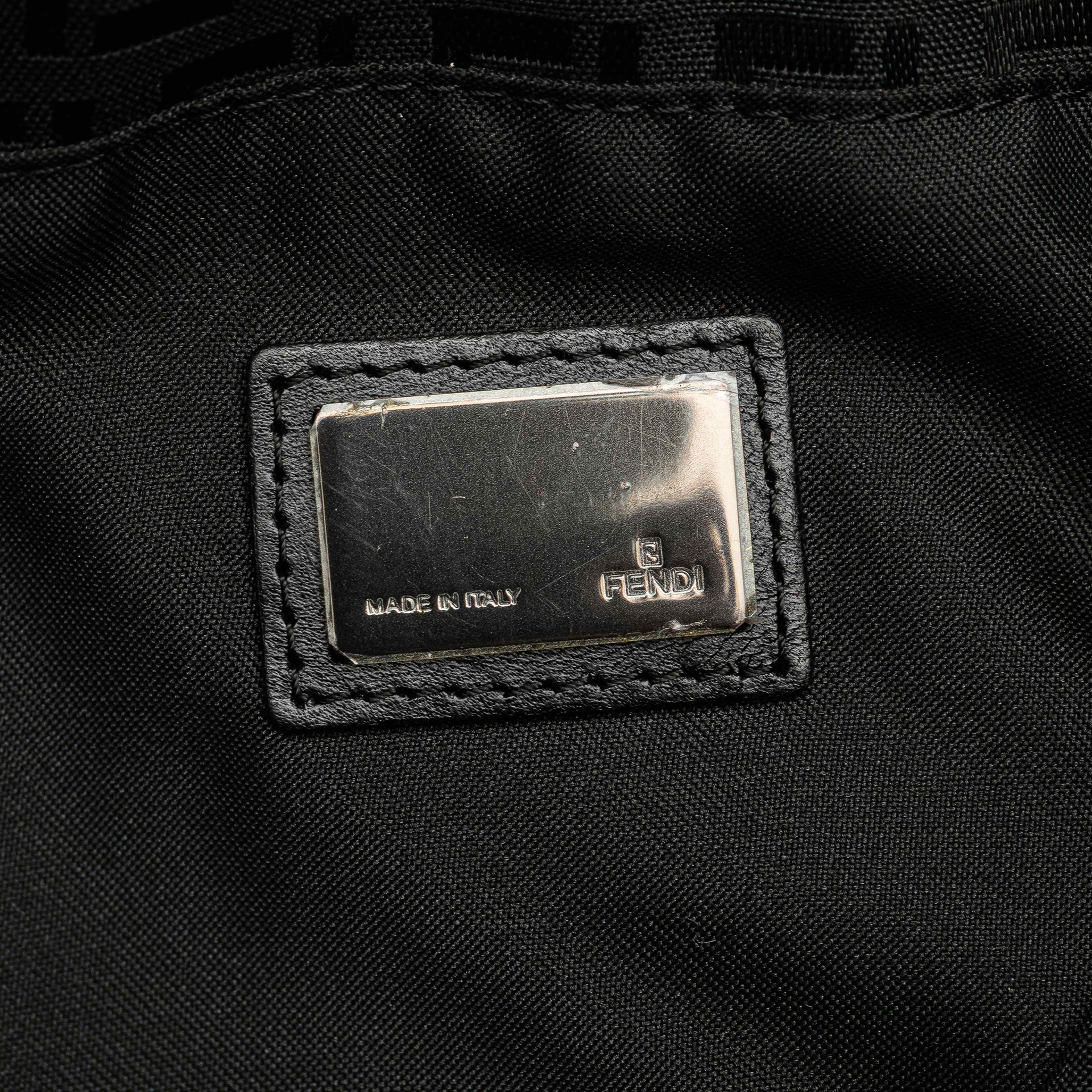 Fendi Zucchino Canvas Tote, från Luxclusif, i färgen black. Klicka för att öppna bilden i stort format