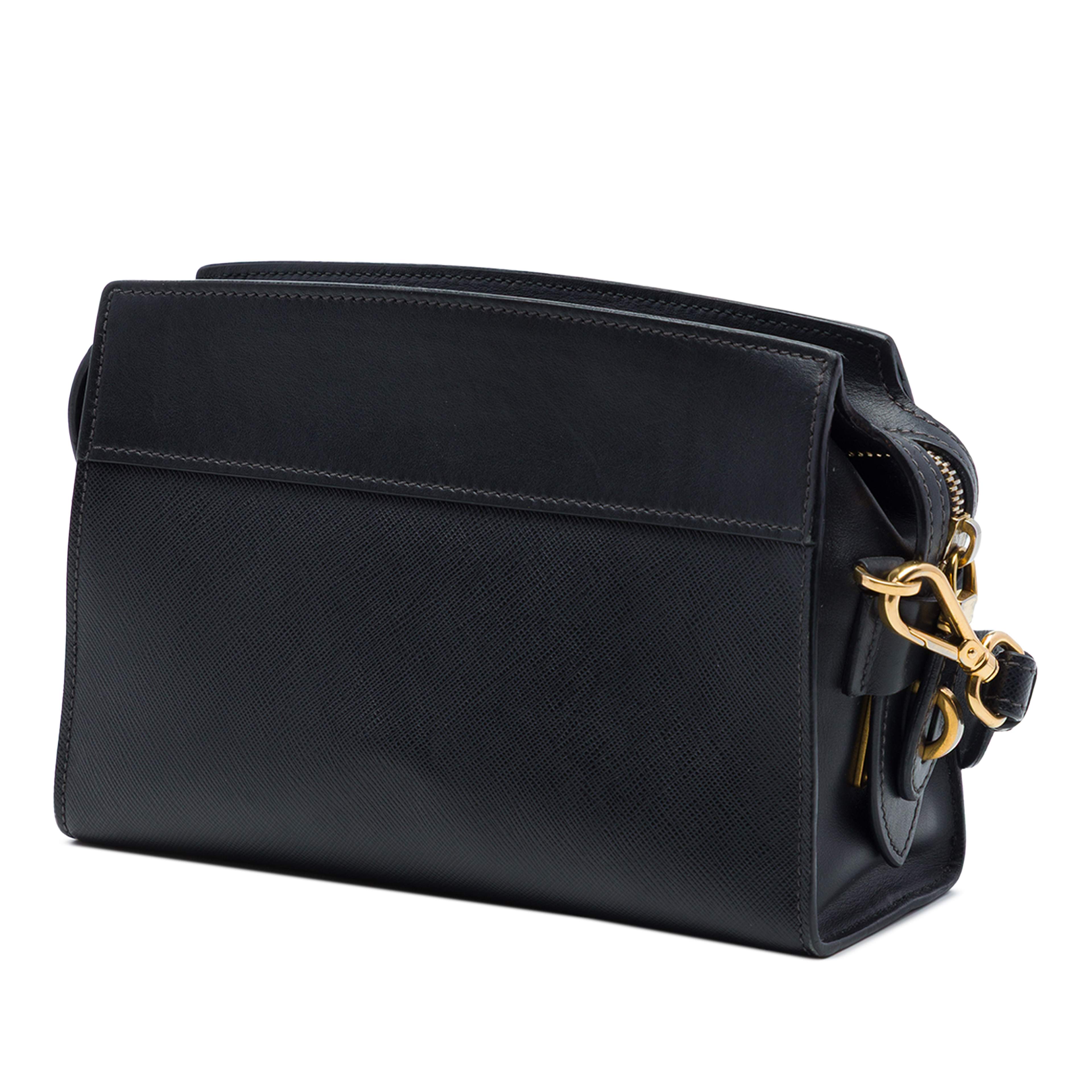 Prada Saffiano And City Calf Esplanade Crossbody, från Luxclusif, i färgen svart. Klicka för att öppna bilden i stort format