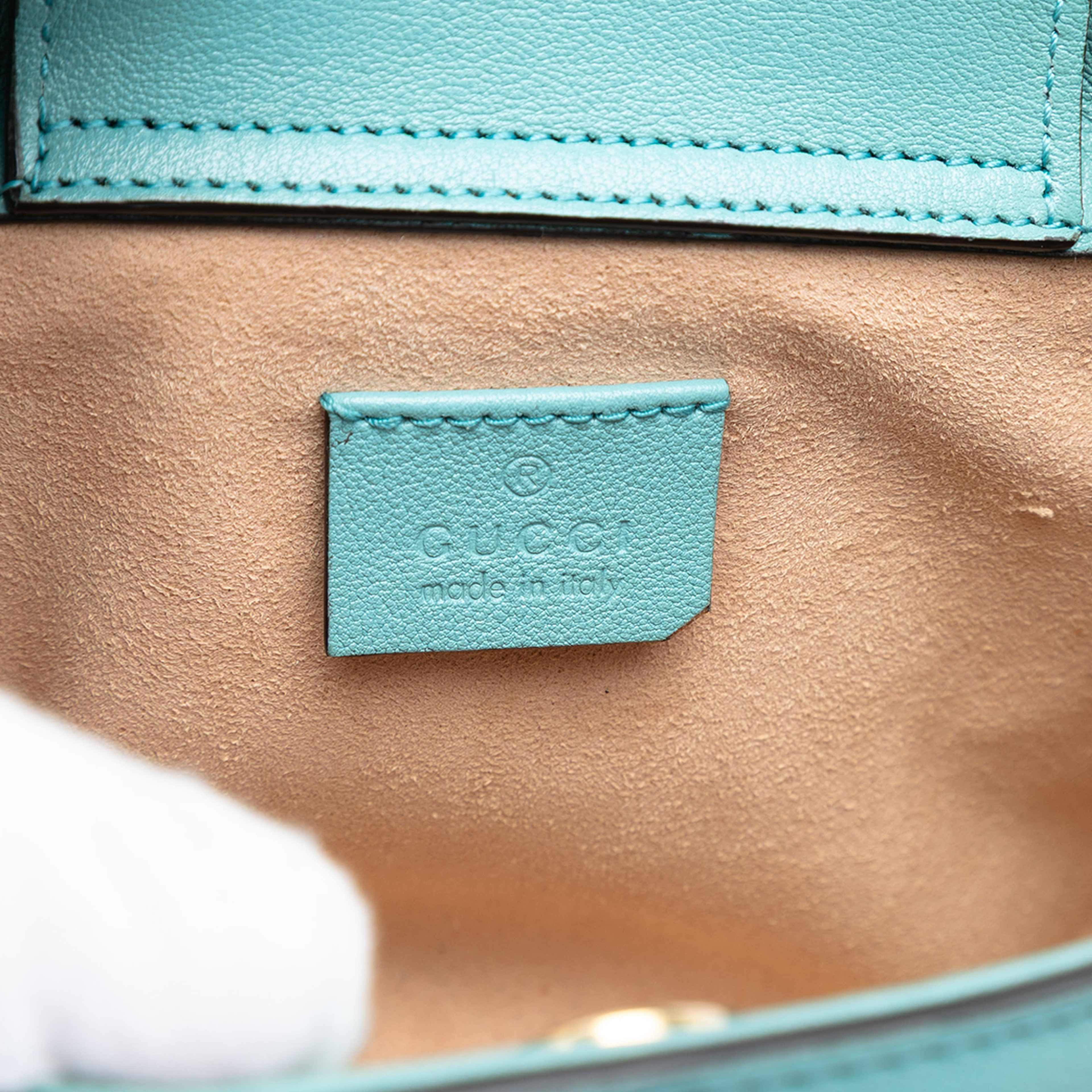 Gucci Mini Calfskin Bamboo Diana Satchel, från Luxclusif, i färgen light blue. Klicka för att öppna bilden i stort format