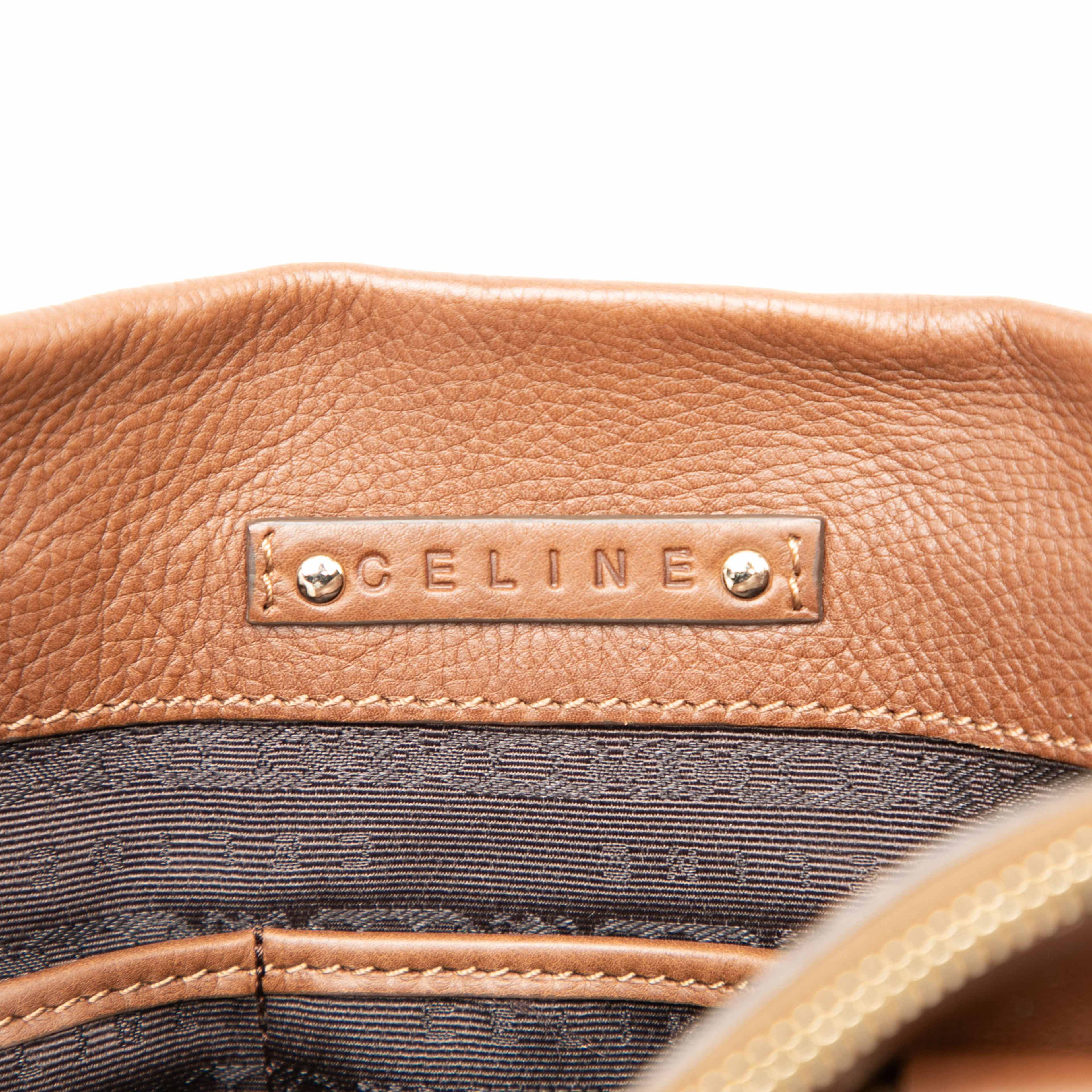 Celine Leather Handbag, från Luxclusif, i färgen brown. Klicka för att öppna bilden i stort format