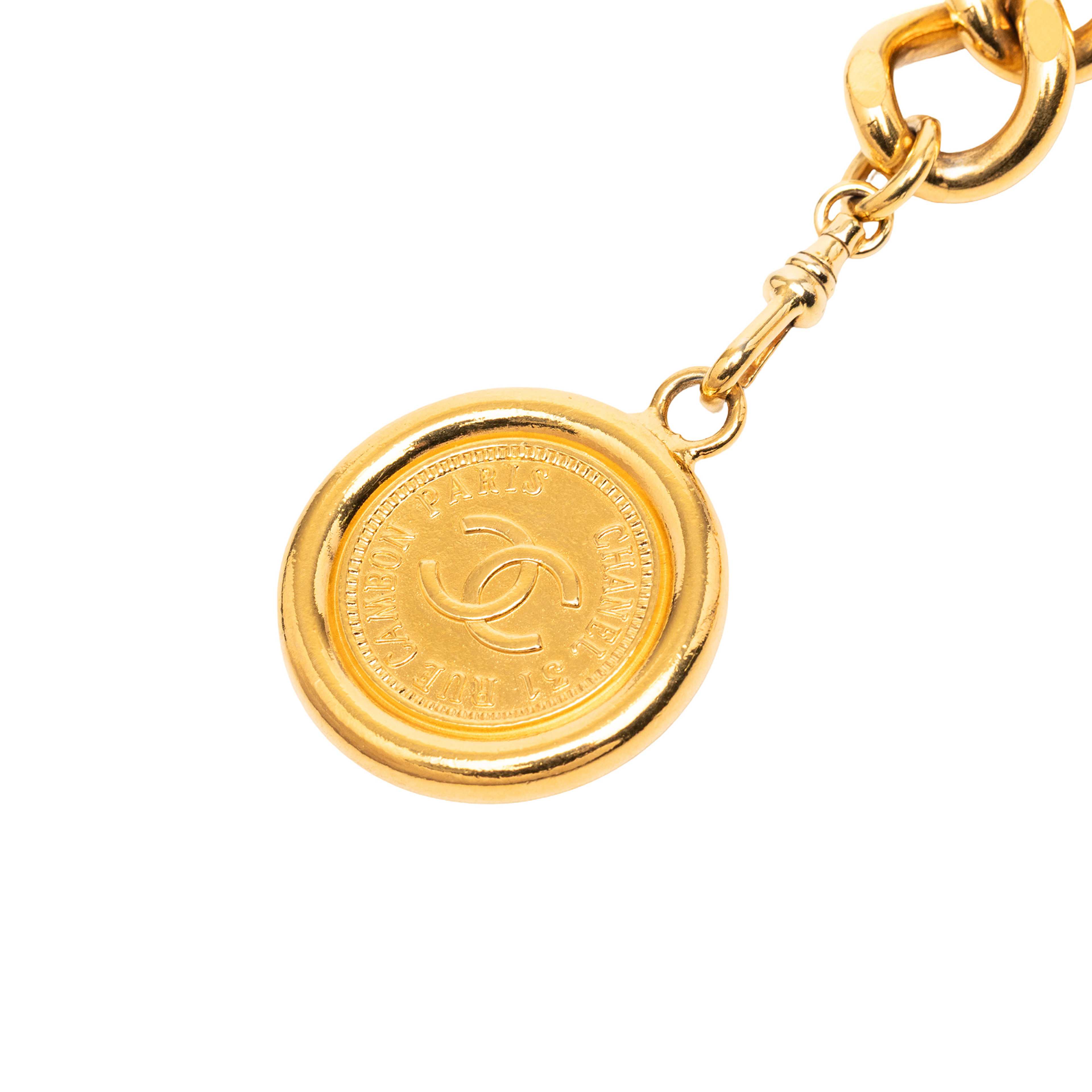 Chanel Cc Medallion Chain-link Belt, från Luxclusif, i färgen guld. Klicka för att öppna bilden i stort format