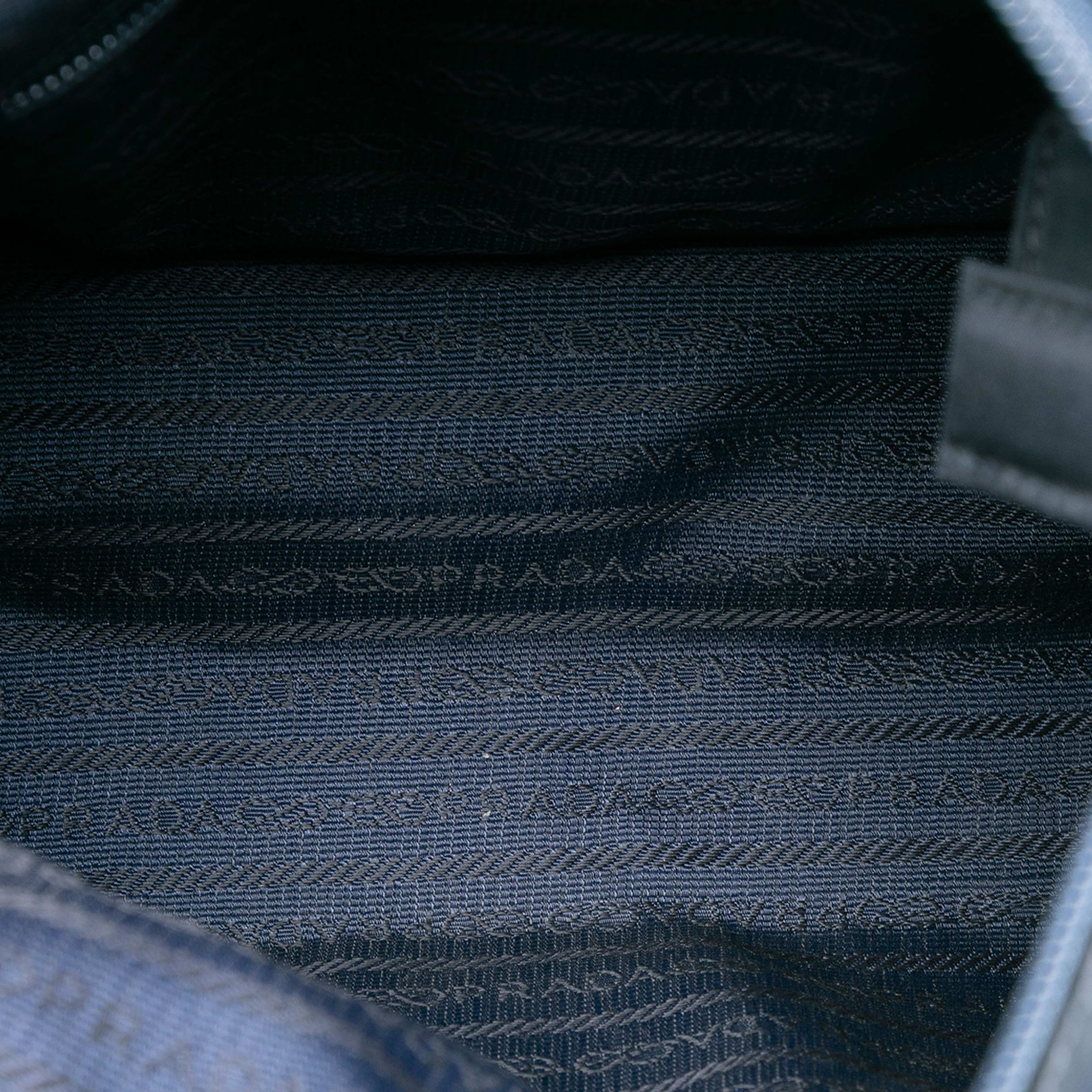 Prada Tessuto Metal Handle Bag, från Luxclusif, i färgen navy. Klicka för att öppna bilden i stort format