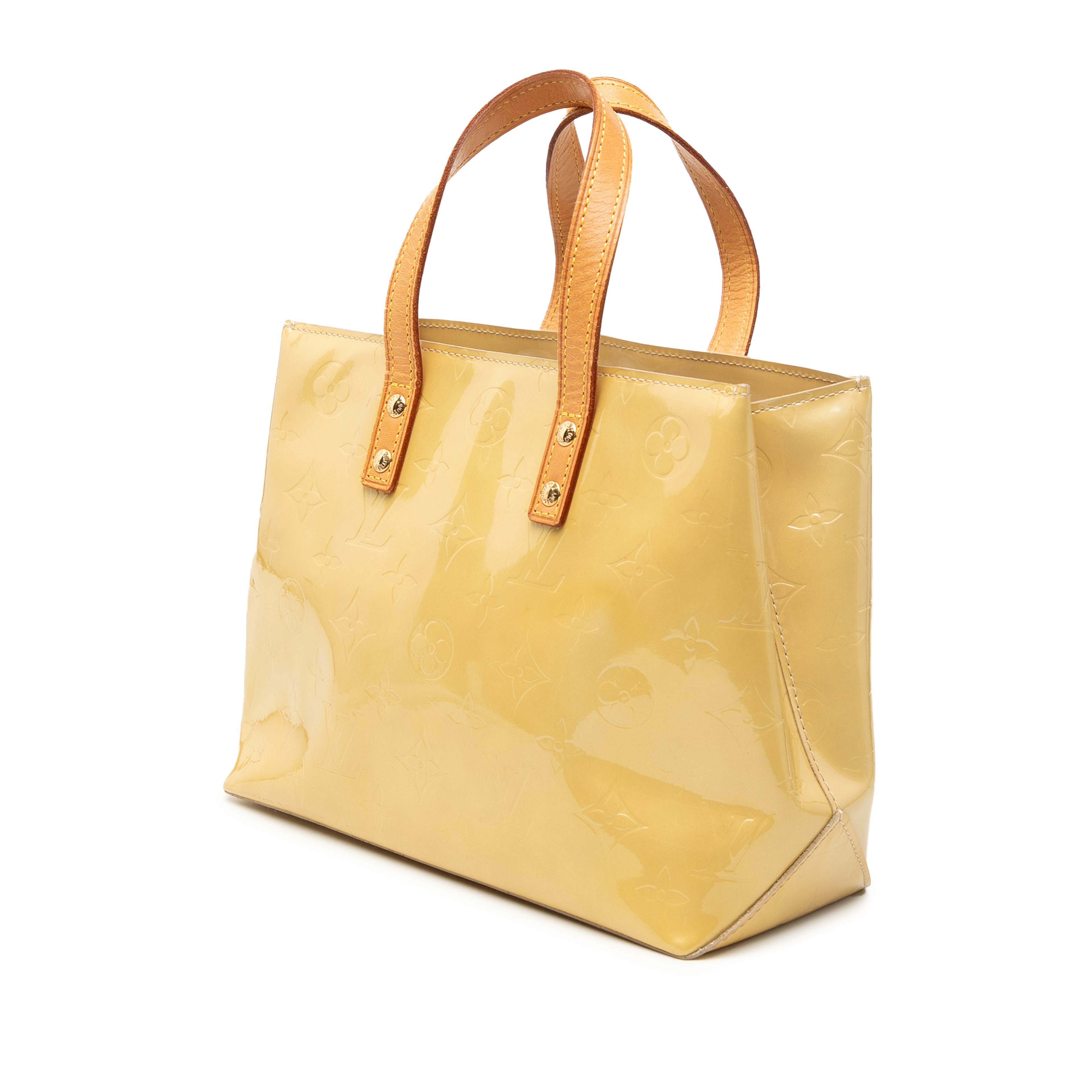 Louis Vuitton Monogram Vernis Reade Pm, från Luxclusif, i färgen beige. Klicka för att öppna bilden i stort format