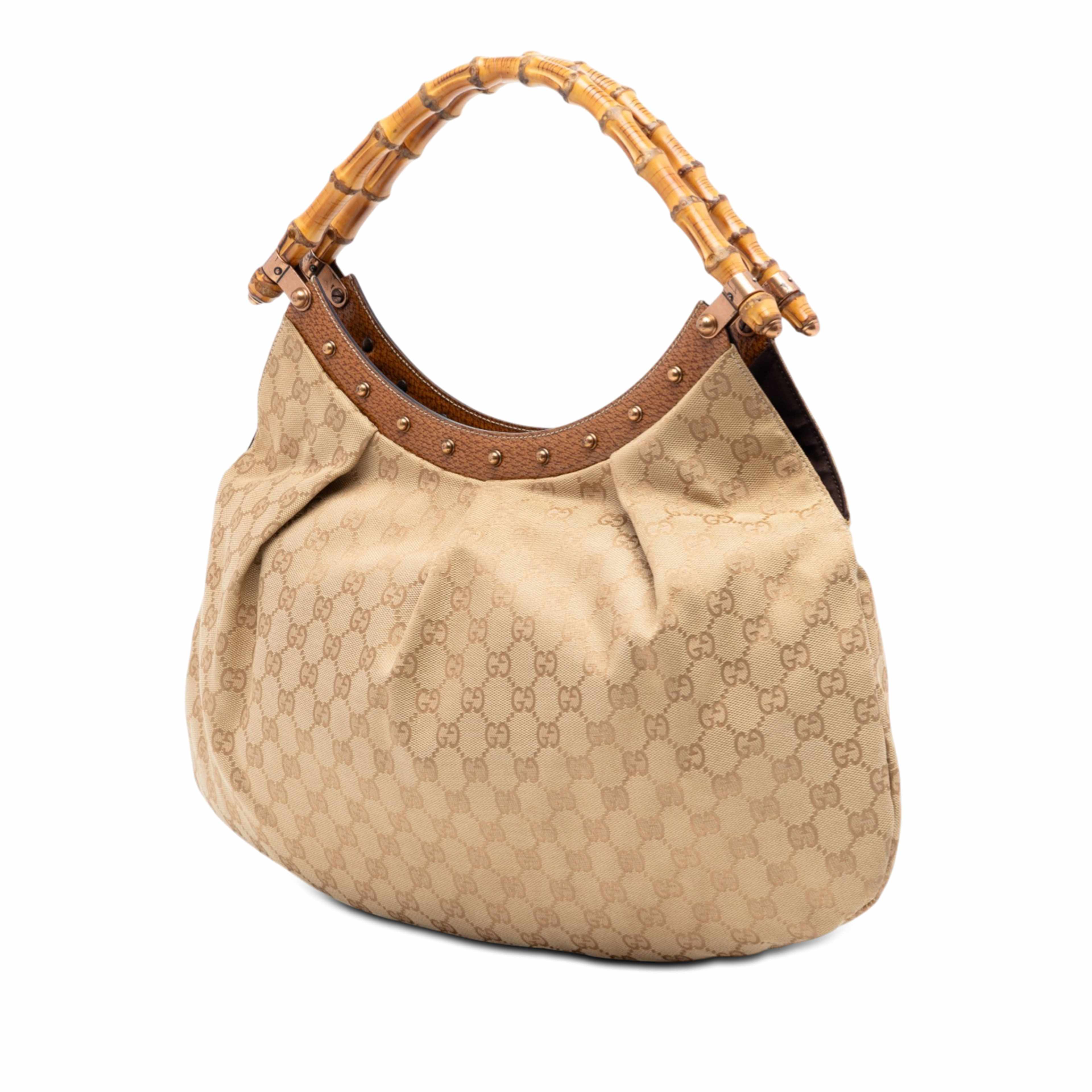 Gucci Gg Canvas Bamboo Studded Hobo, från Luxclusif, i färgen beige. Klicka för att öppna bilden i stort format