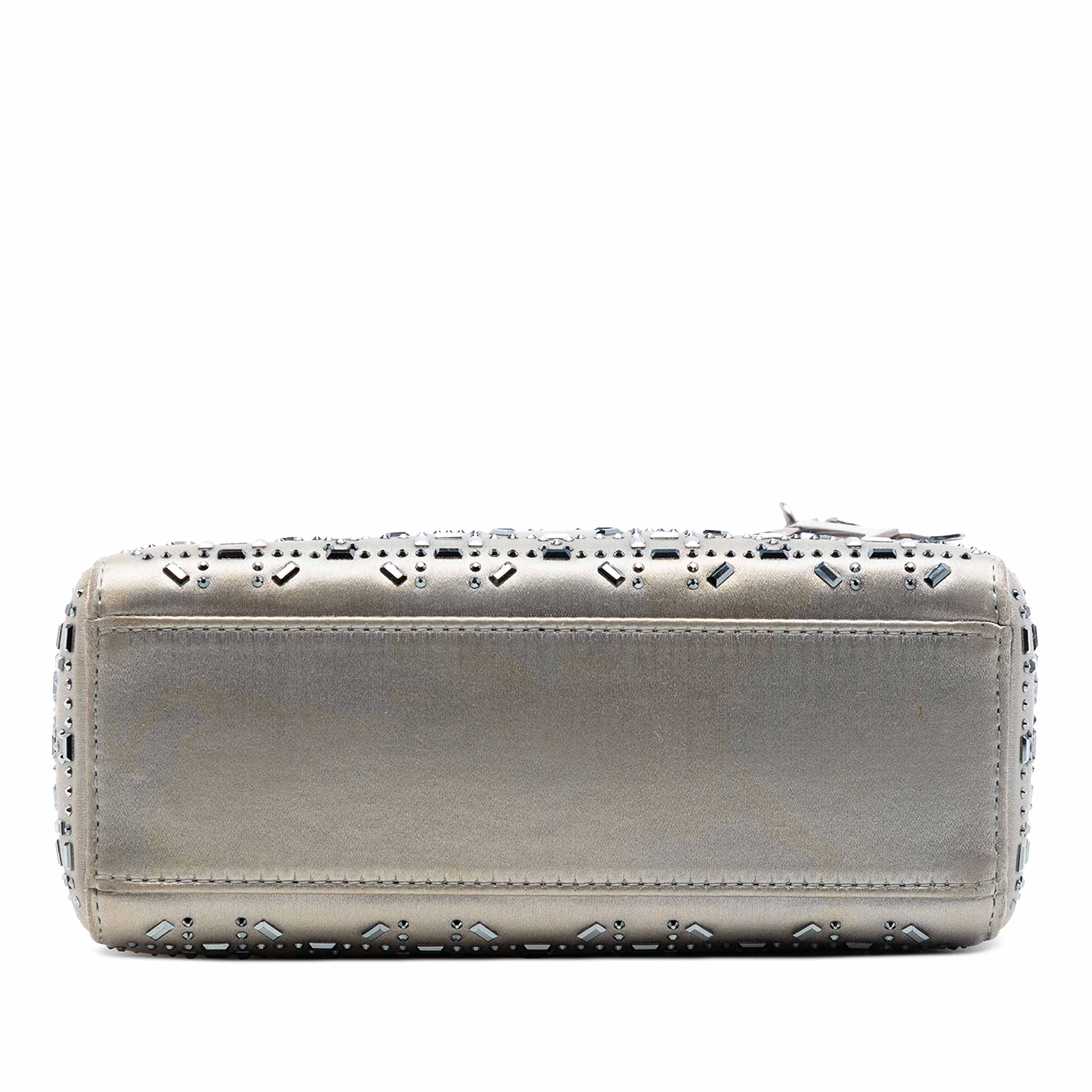 Dior Mini Satin Cannage Crystal Embellished Lady Dior, från Luxclusif, i färgen grå. Klicka för att öppna bilden i stort format
