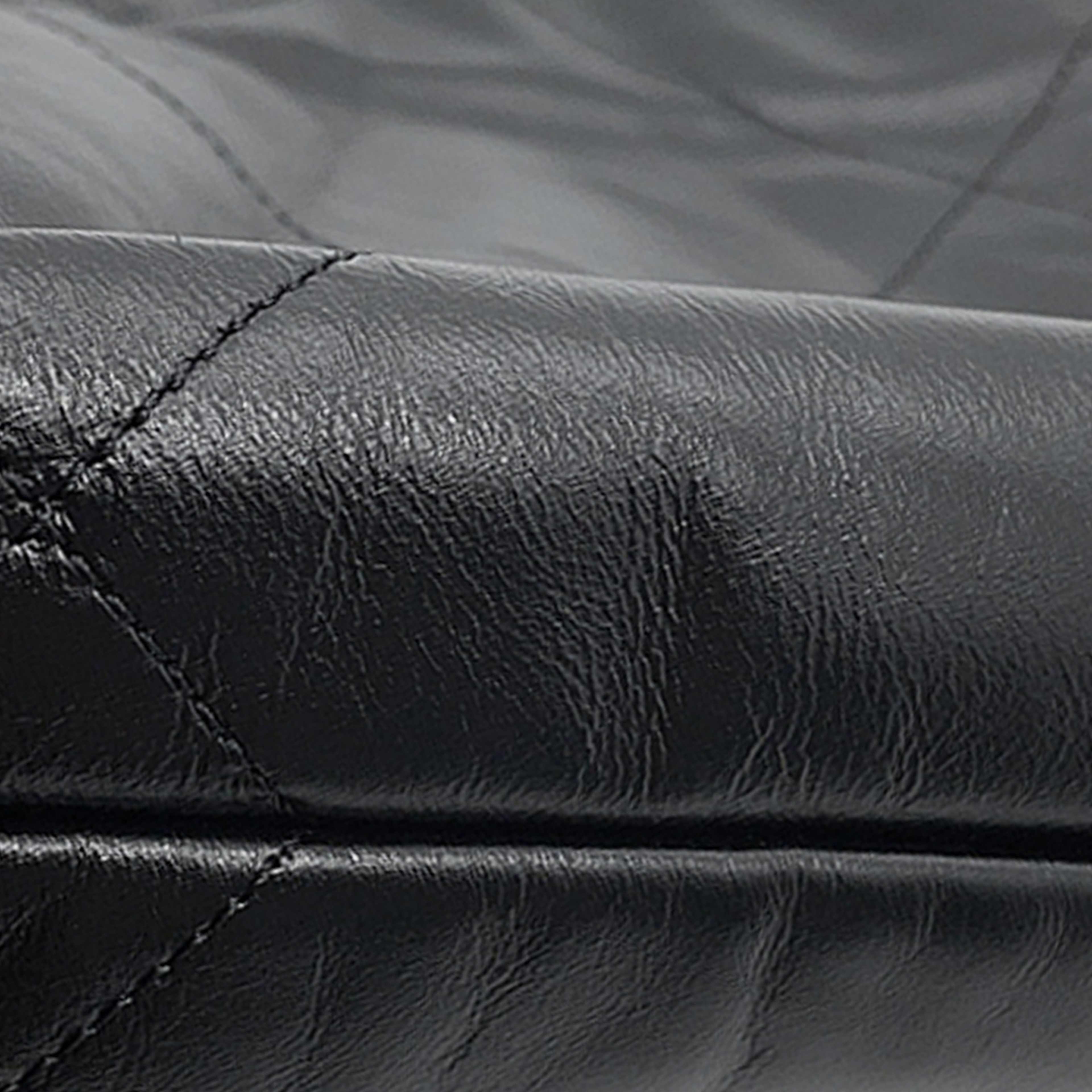 Chanel Mini Shiny Calfskin 22 Handbag, från Luxclusif, i färgen svart. Klicka för att öppna bilden i stort format