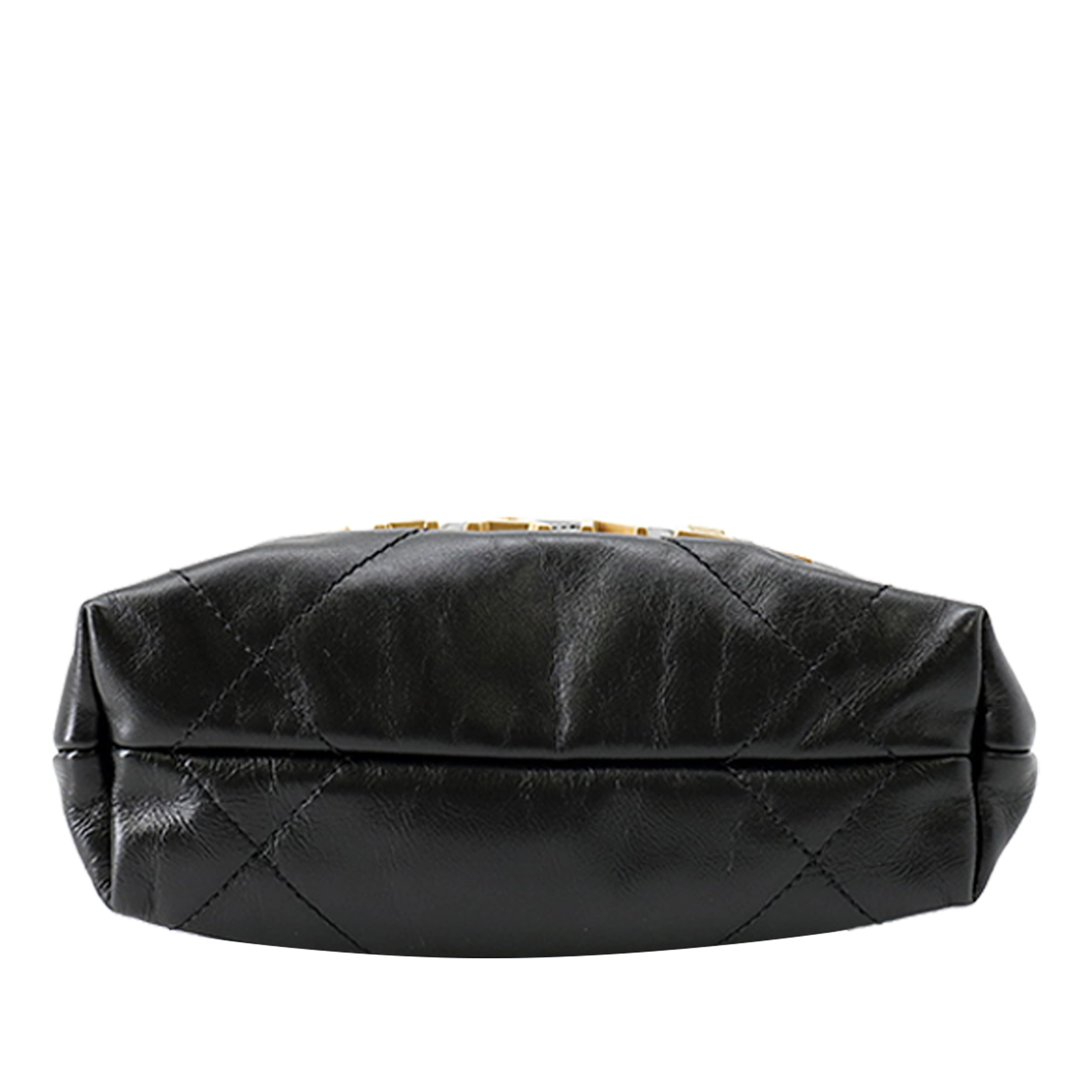 Chanel Mini Shiny Calfskin 22 Handbag, från Luxclusif, i färgen svart. Klicka för att öppna bilden i stort format