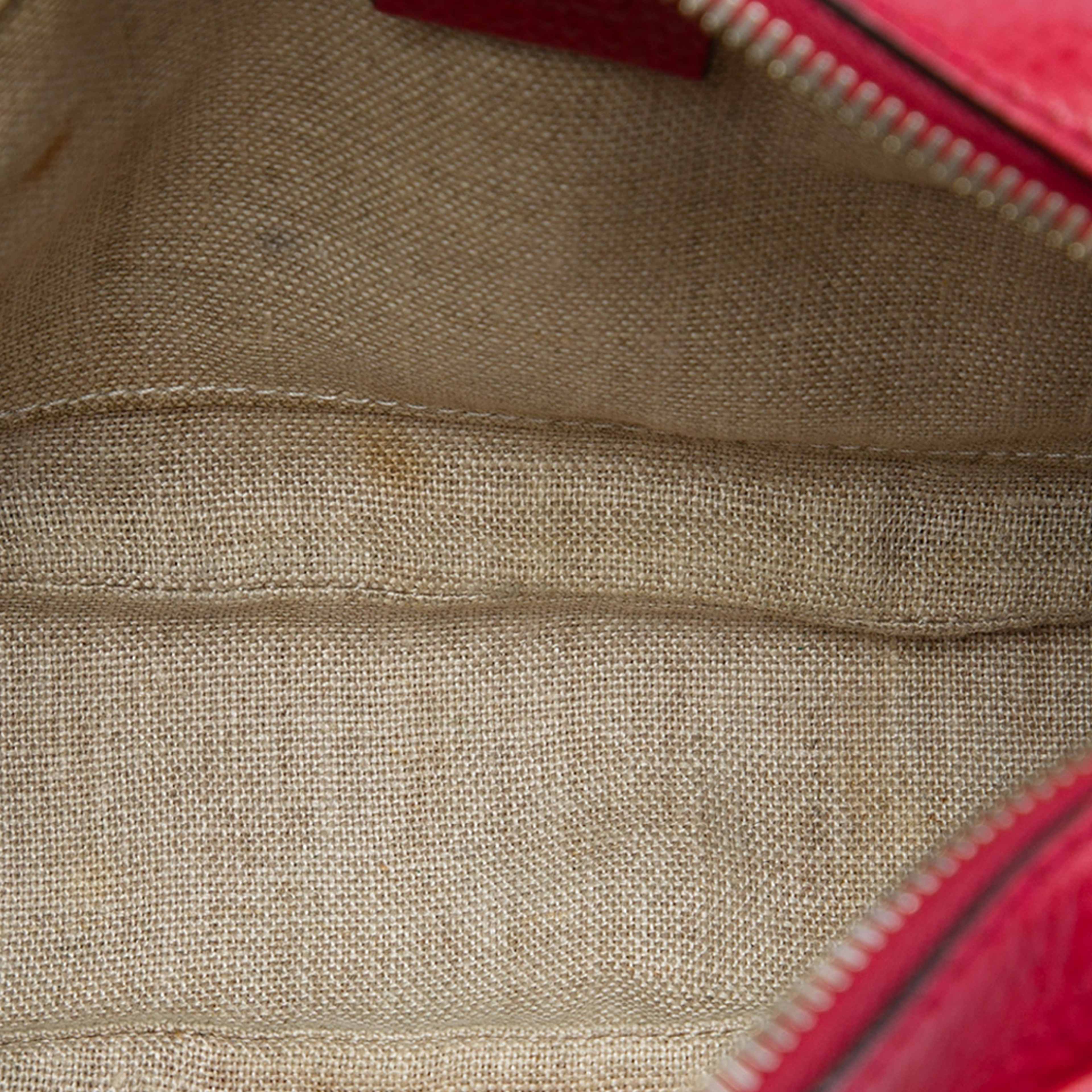 Gucci Gg Canvas Bree Crossbody, från Luxclusif, i färgen röd. Klicka för att öppna bilden i stort format