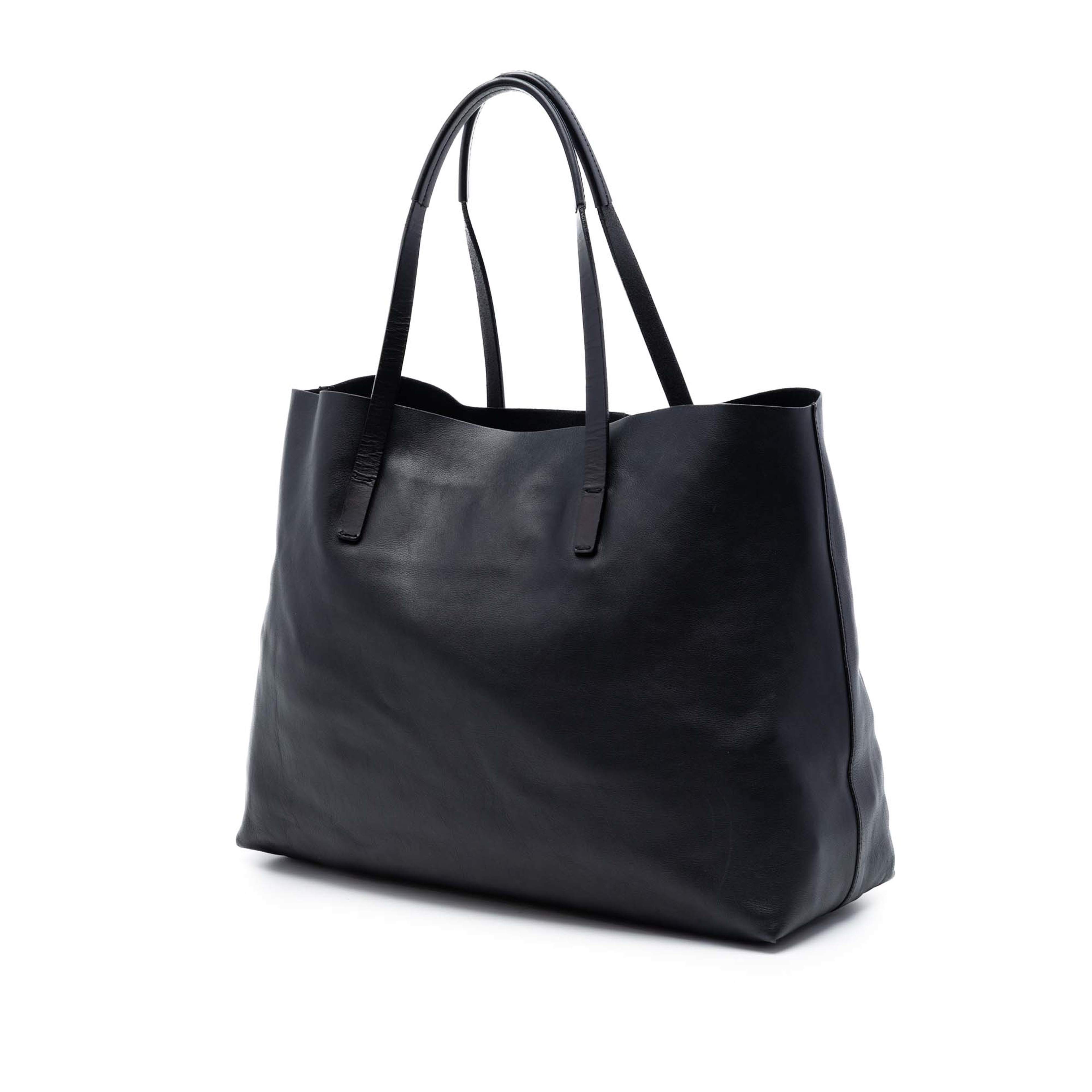 Gucci Medium Calfskin Park Avenue Horsebit Tote, från Luxclusif, i färgen svart. Klicka för att öppna bilden i stort format