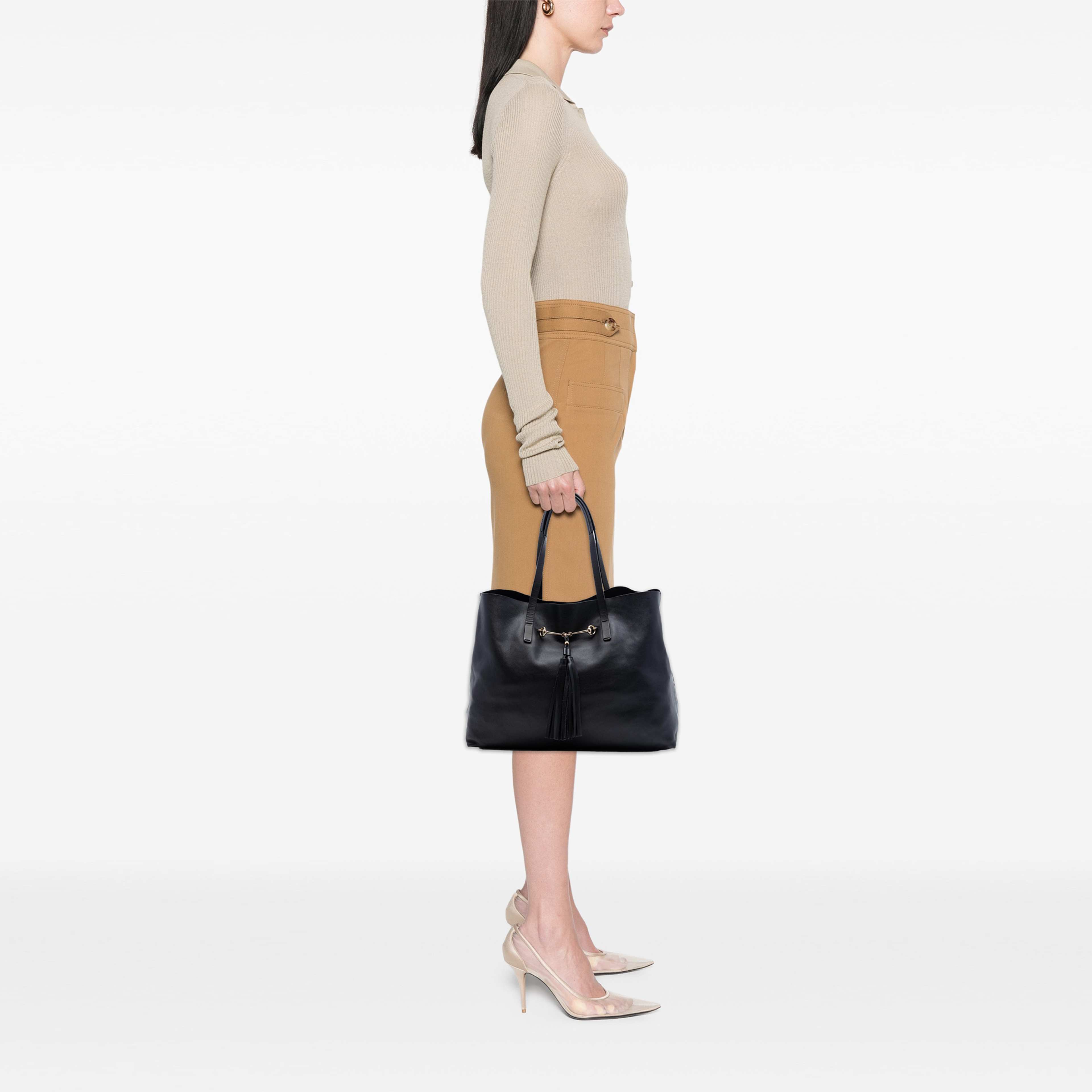 Gucci Medium Calfskin Park Avenue Horsebit Tote, från Luxclusif, i färgen svart. Klicka för att öppna bilden i stort format