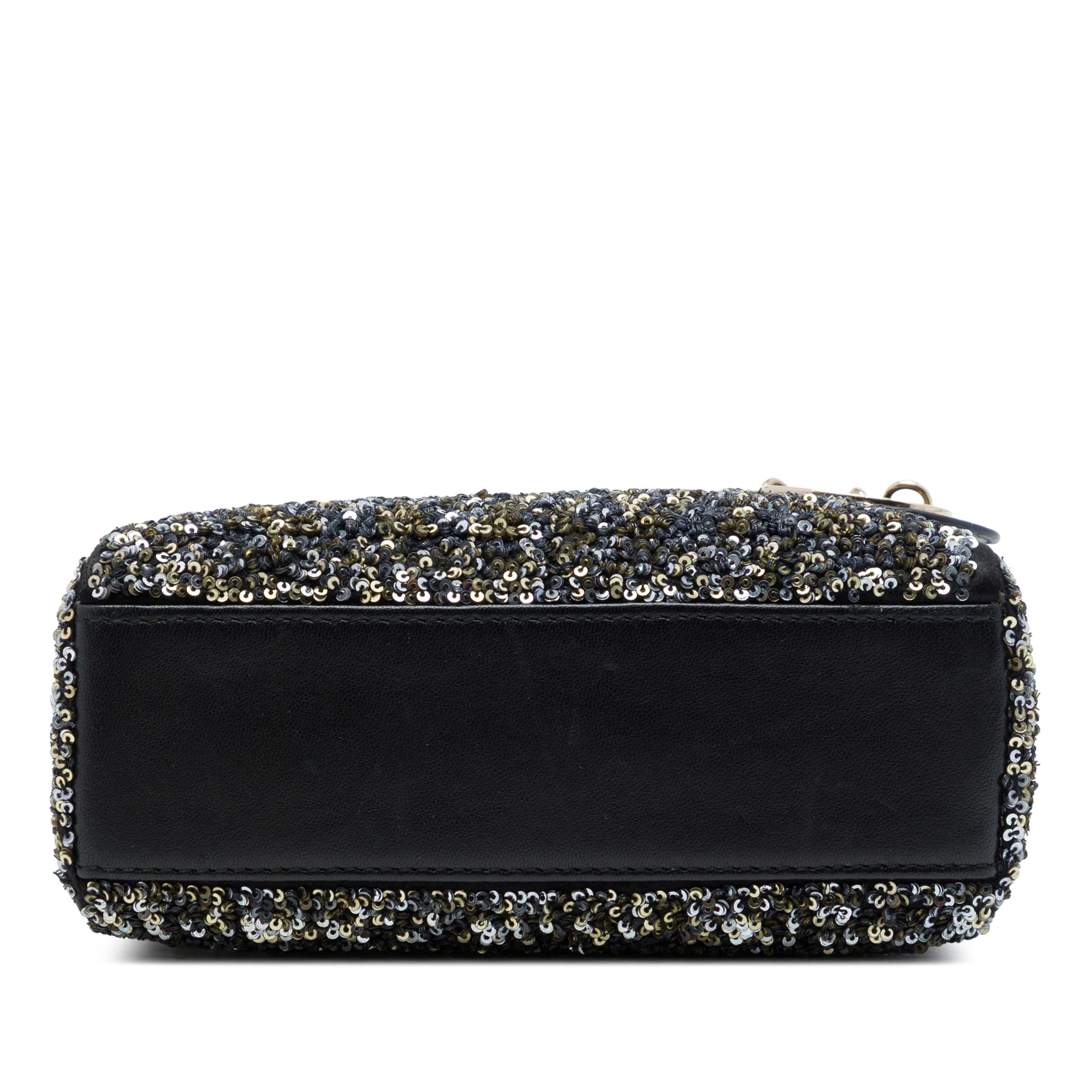 Dior Mini Satin Sequin Embellished Lady Dior, från Luxclusif, i färgen svart. Klicka för att öppna bilden i stort format