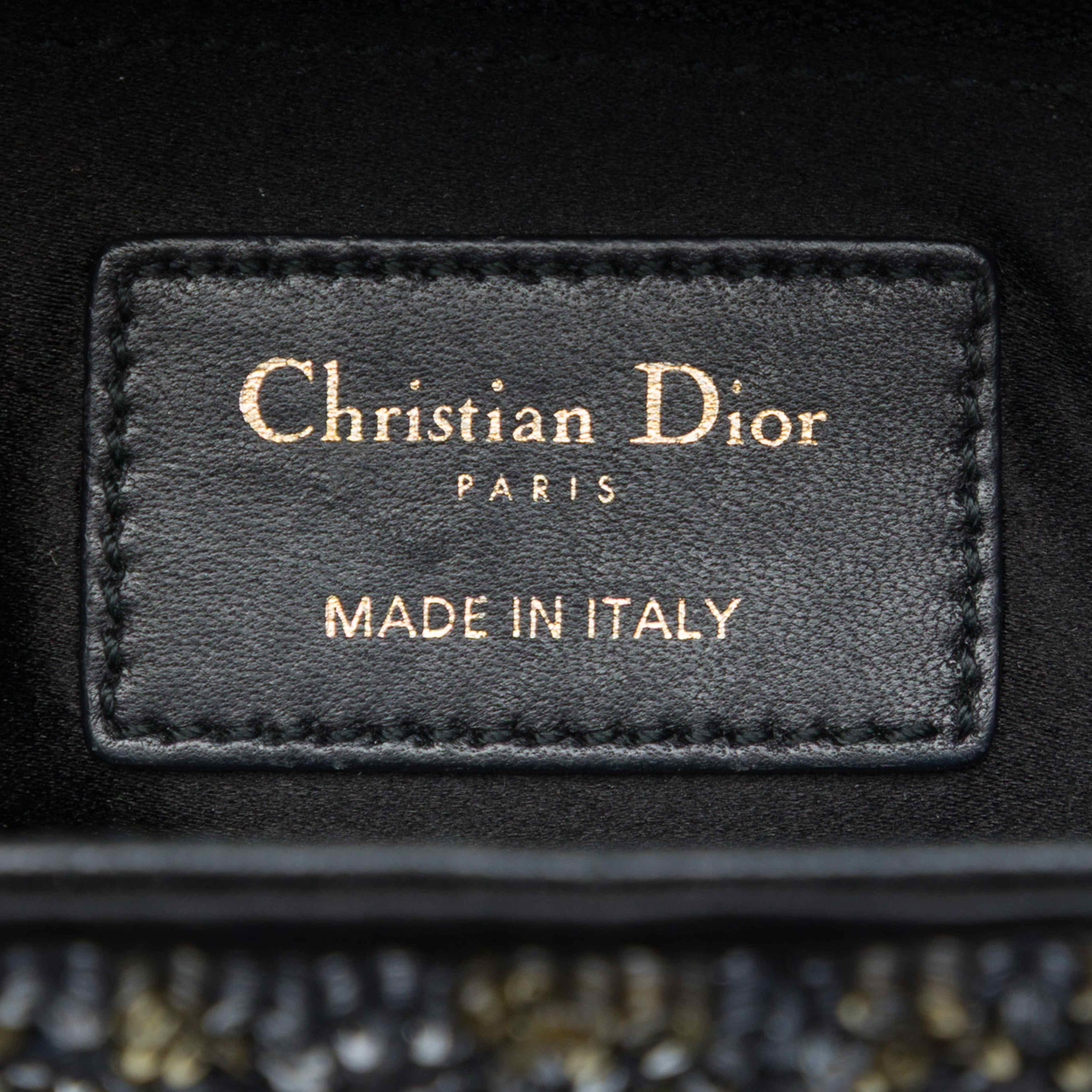 Dior Mini Satin Sequin Embellished Lady Dior, från Luxclusif, i färgen svart. Klicka för att öppna bilden i stort format